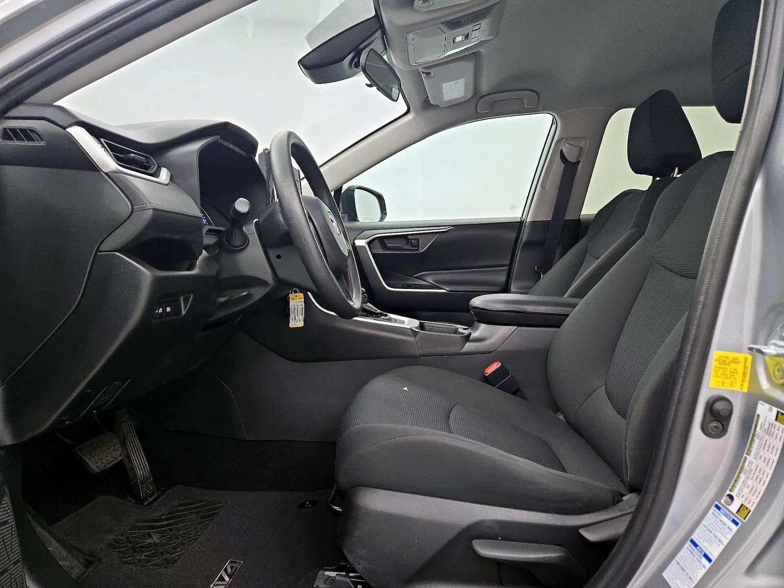 2021 Toyota RAV4 LE - Photo 10