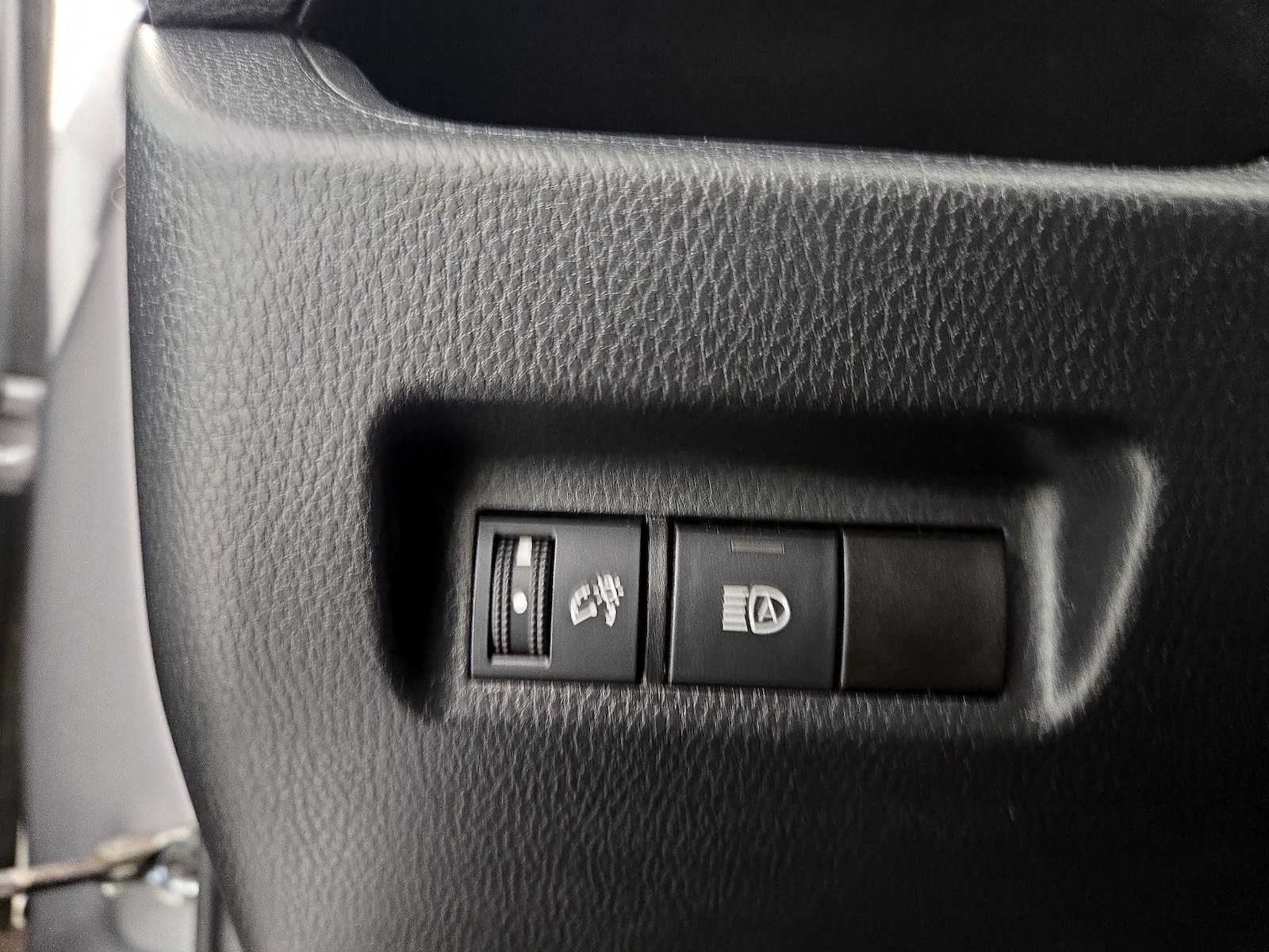 2021 Toyota RAV4 LE - Photo 12