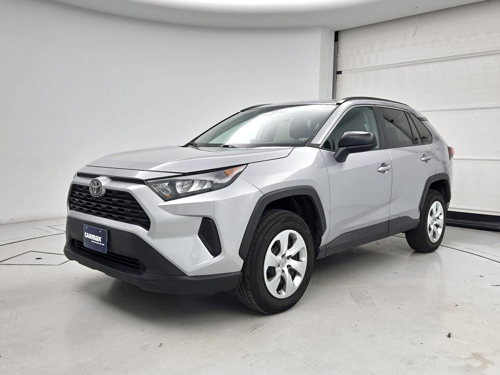 2021 Toyota RAV4 LE - Photo 3