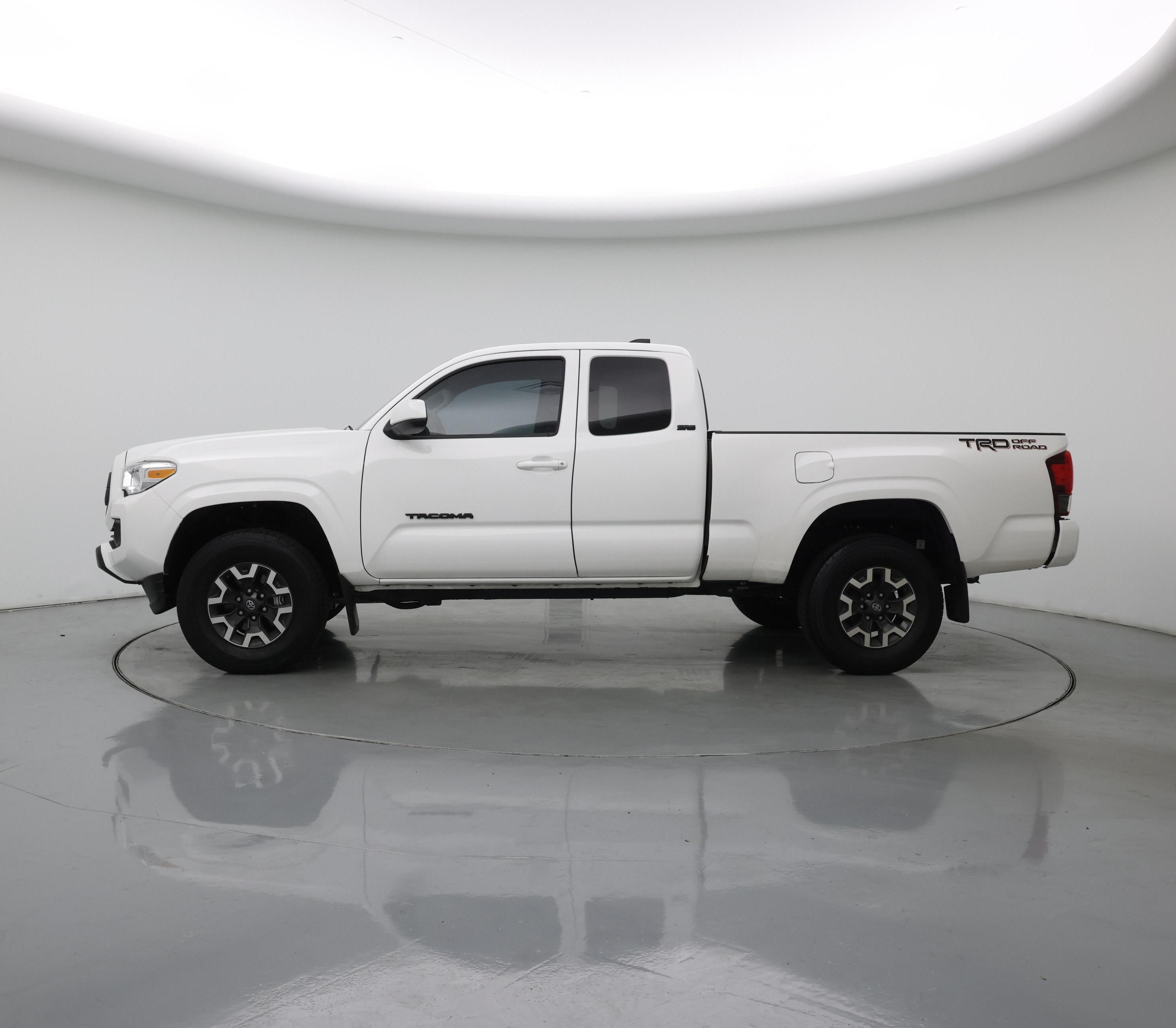Thumbnail: 2022 Toyota Tacoma - 3