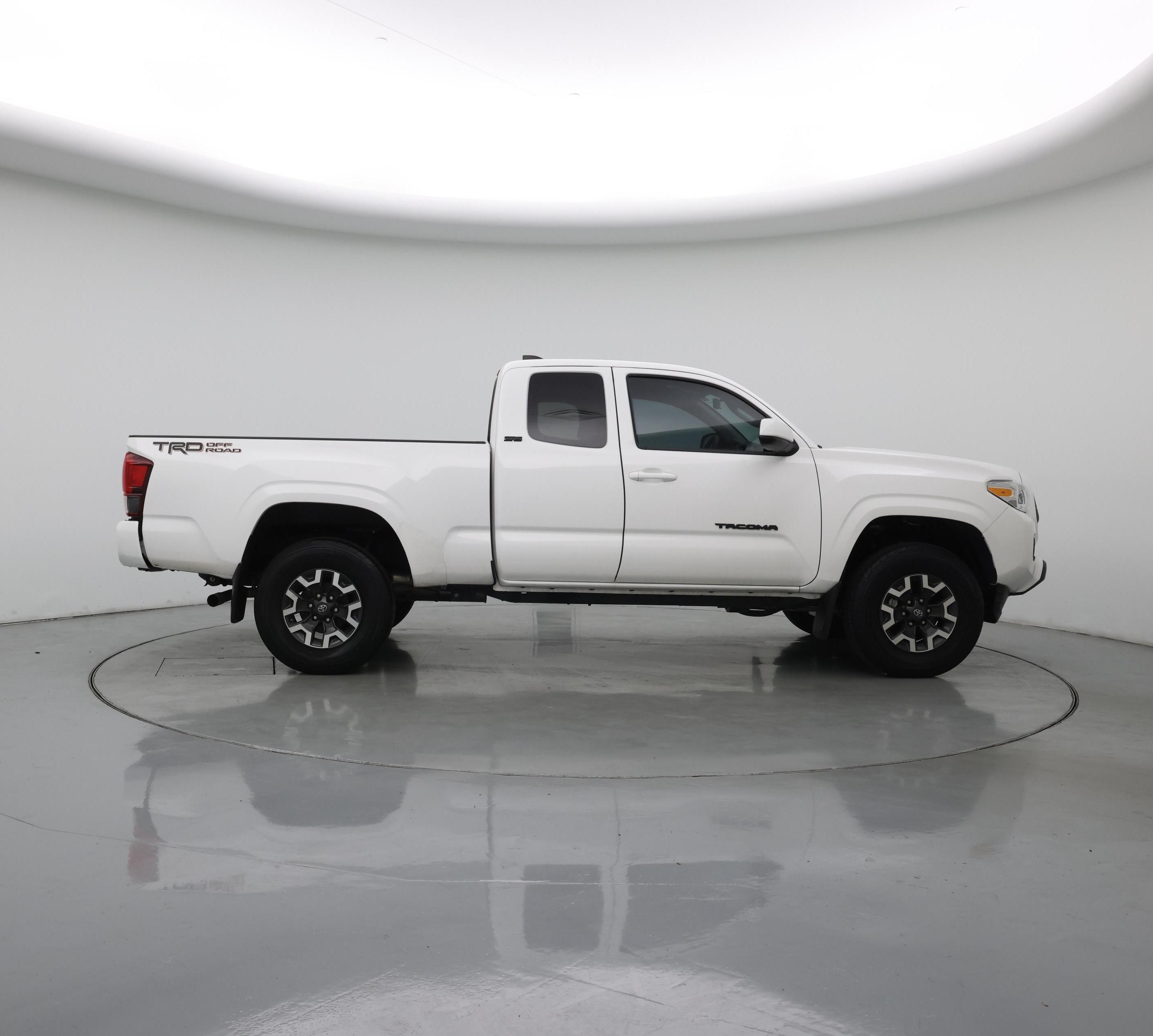 Thumbnail: 2022 Toyota Tacoma - 7