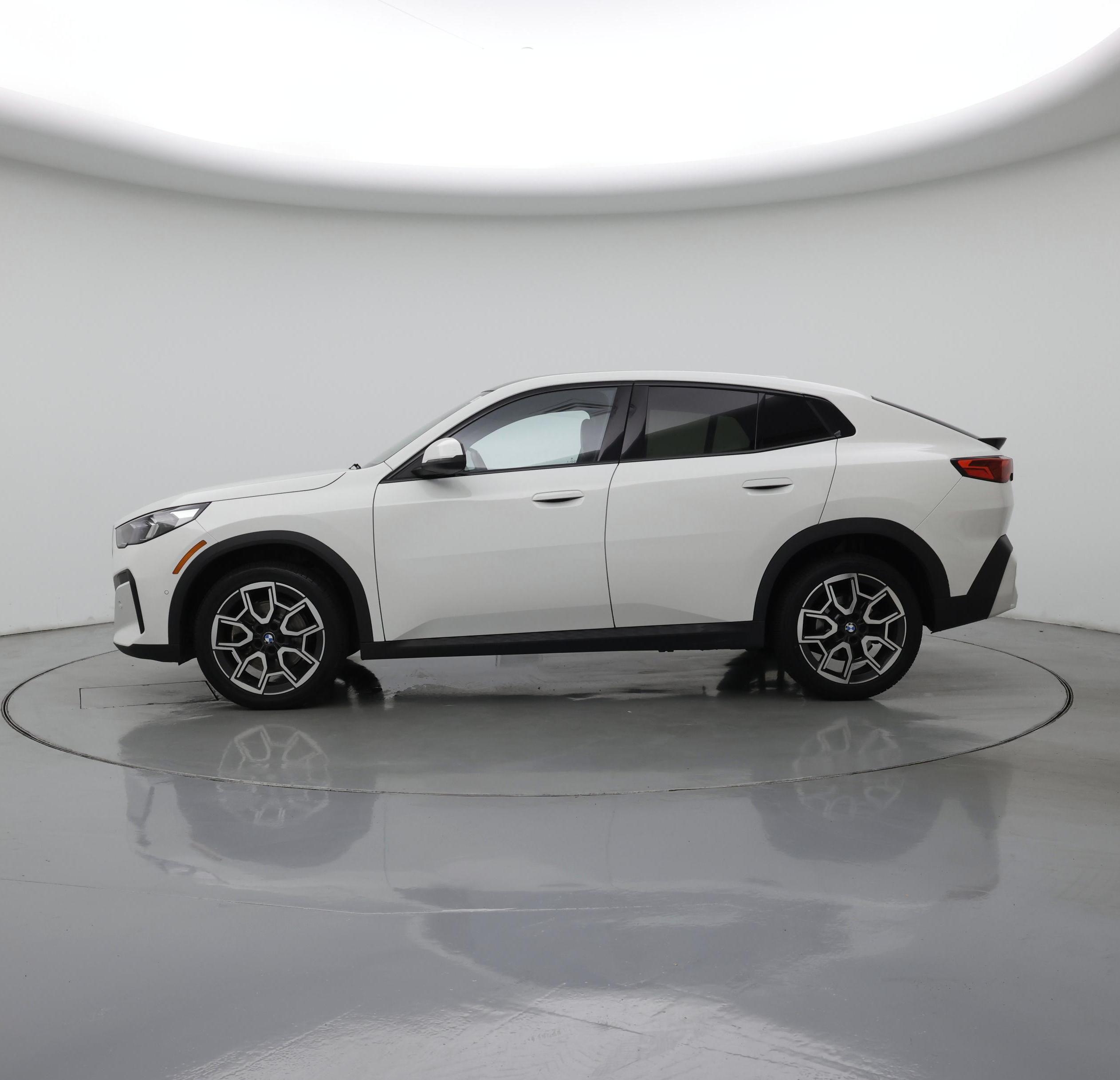 Thumbnail: 2025 BMW X2 - 3