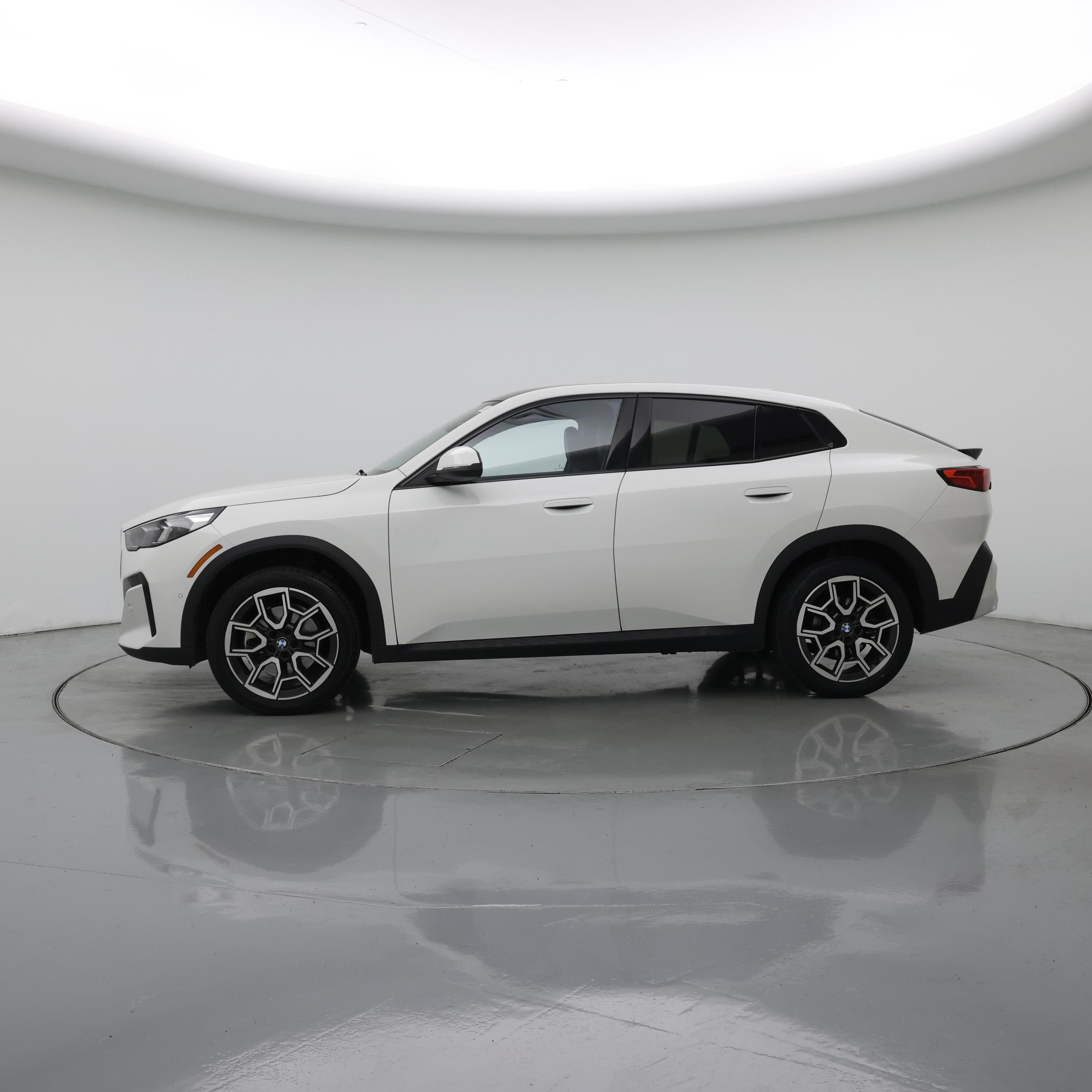 Thumbnail: 2025 BMW X2 - 3