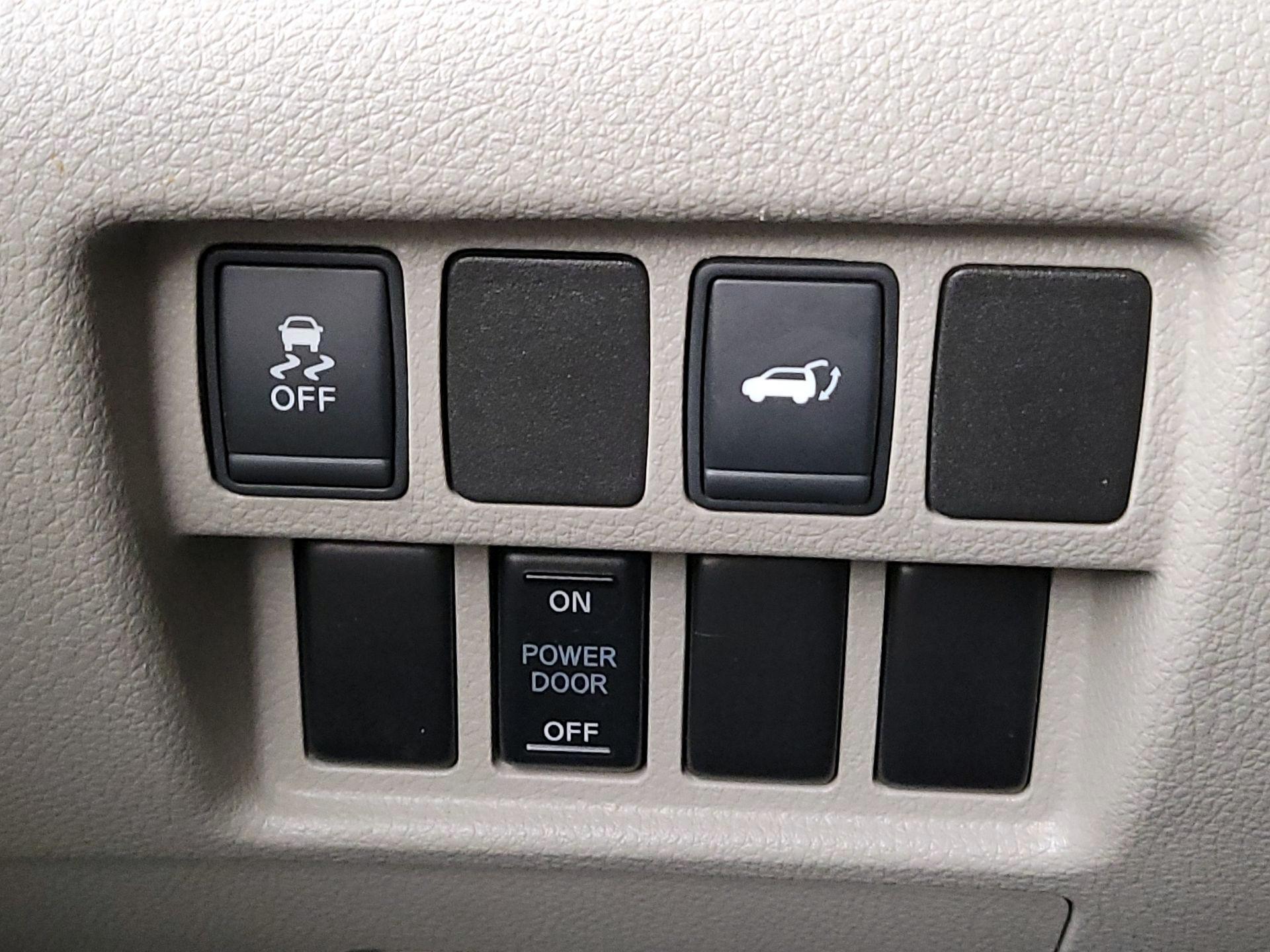Thumbnail: 2016 Nissan Quest - 13