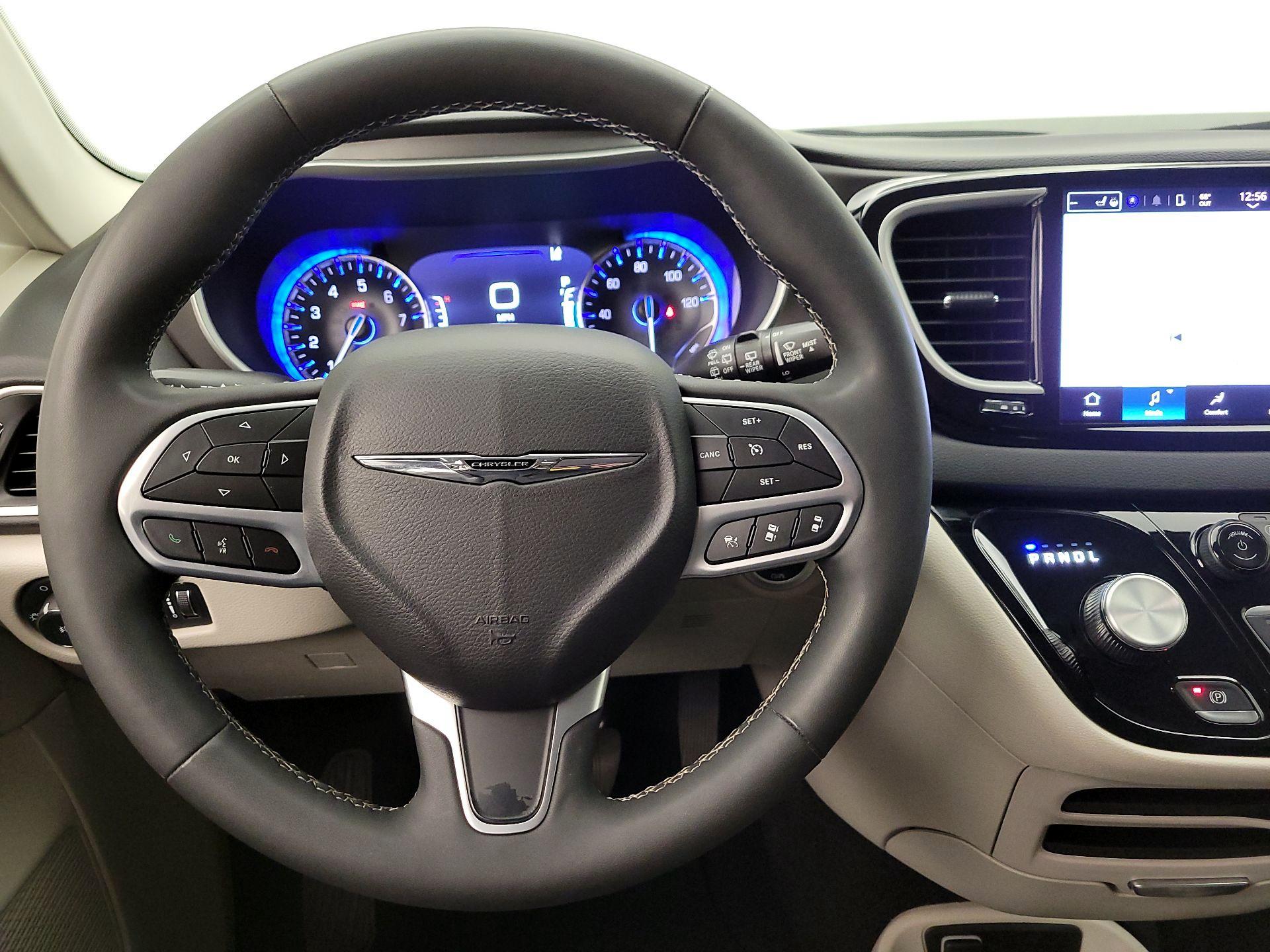 Thumbnail: 2024 Chrysler Pacifica - 10
