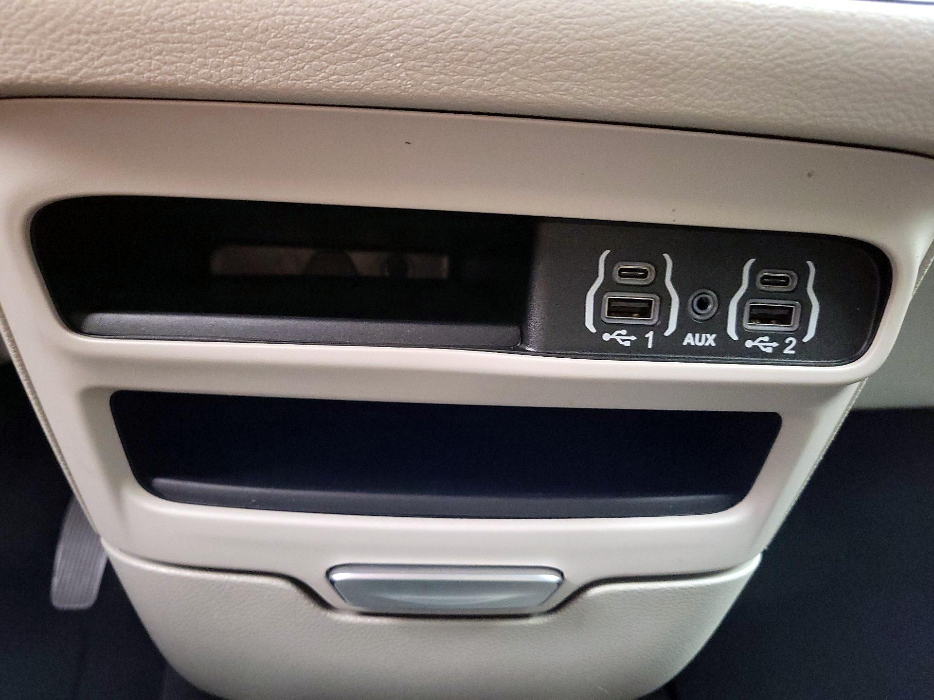 Thumbnail: 2024 Chrysler Pacifica - 18