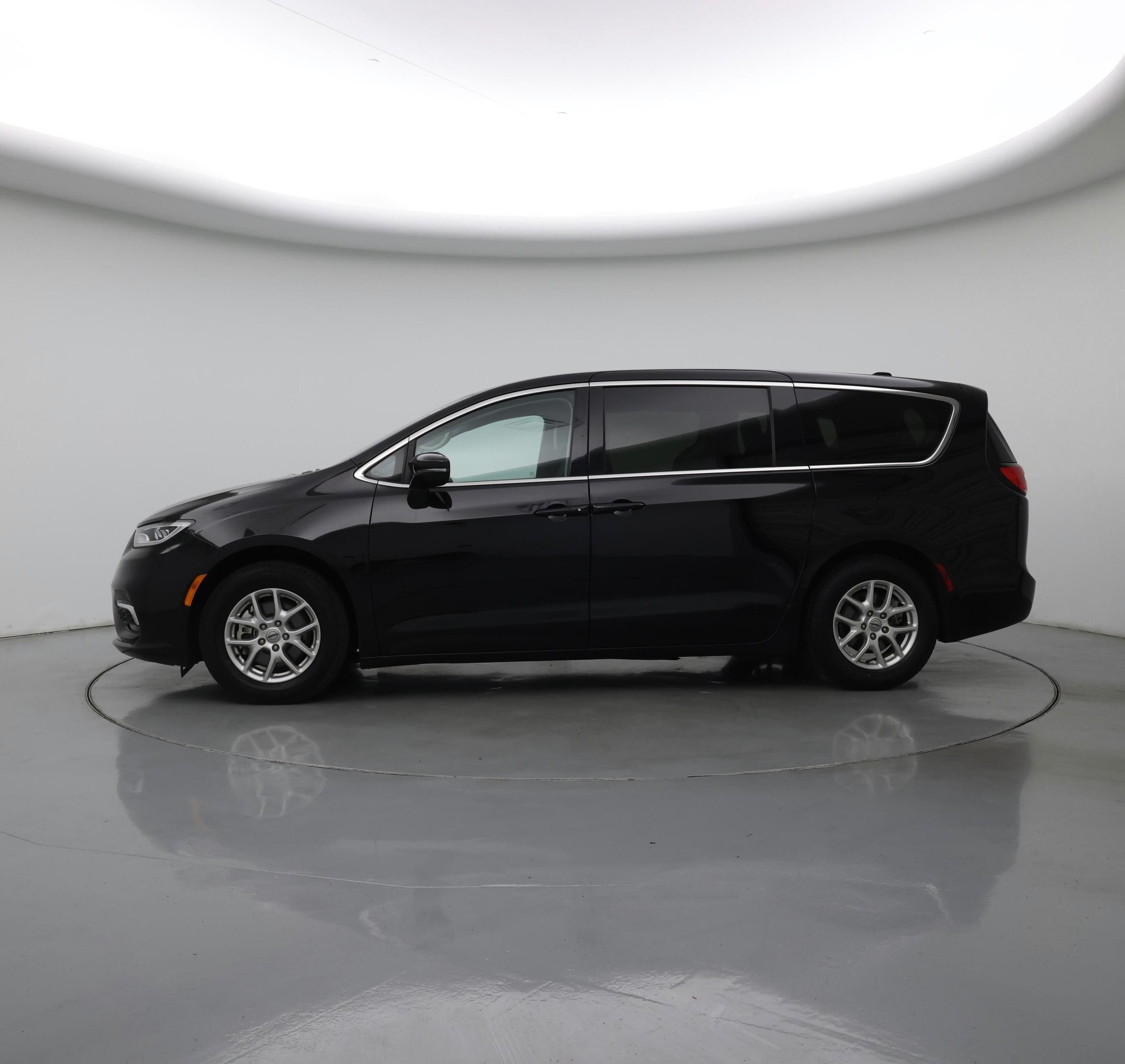Thumbnail: 2024 Chrysler Pacifica - 3
