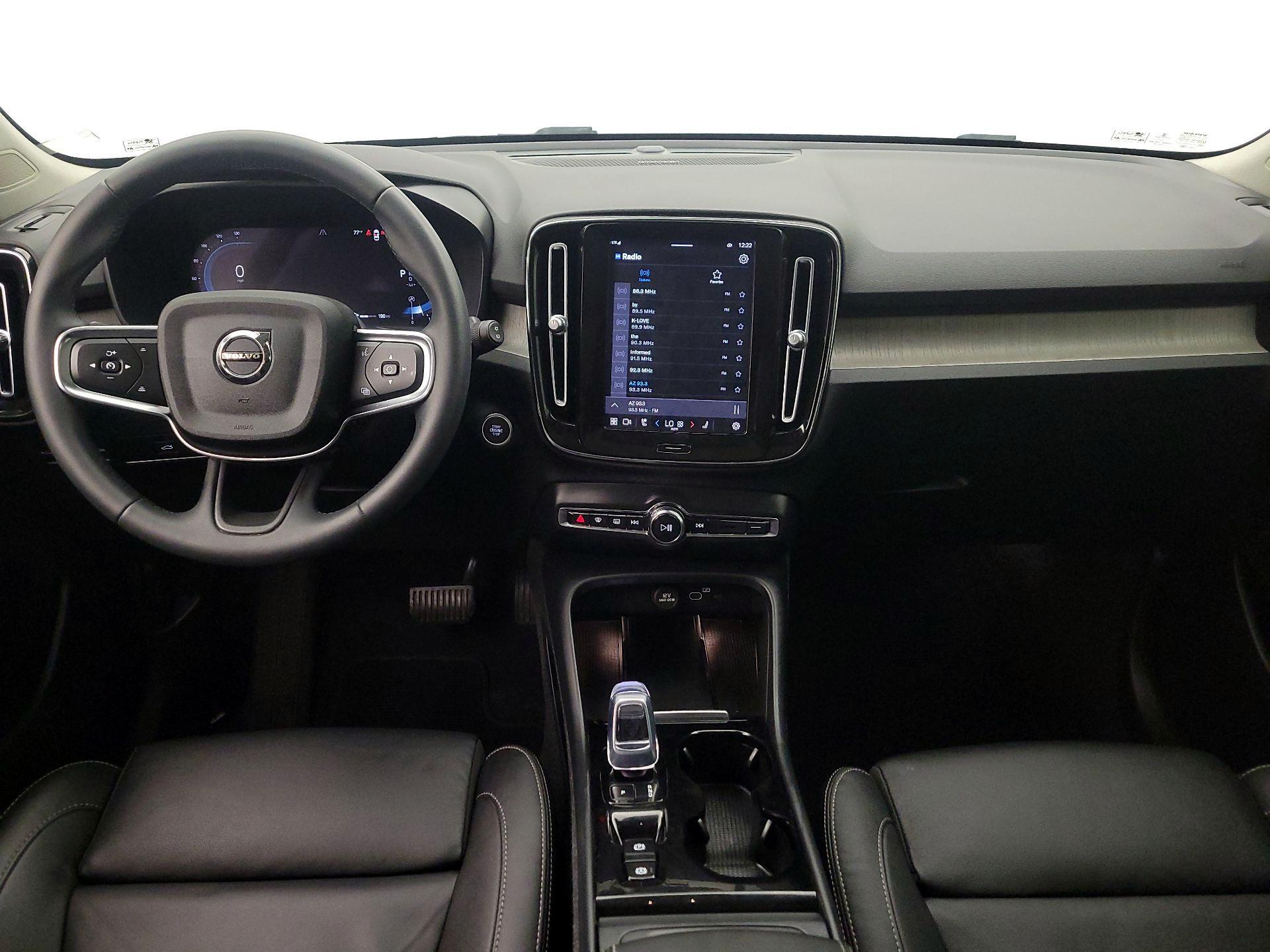 Thumbnail: 2023 Volvo XC40 - 9