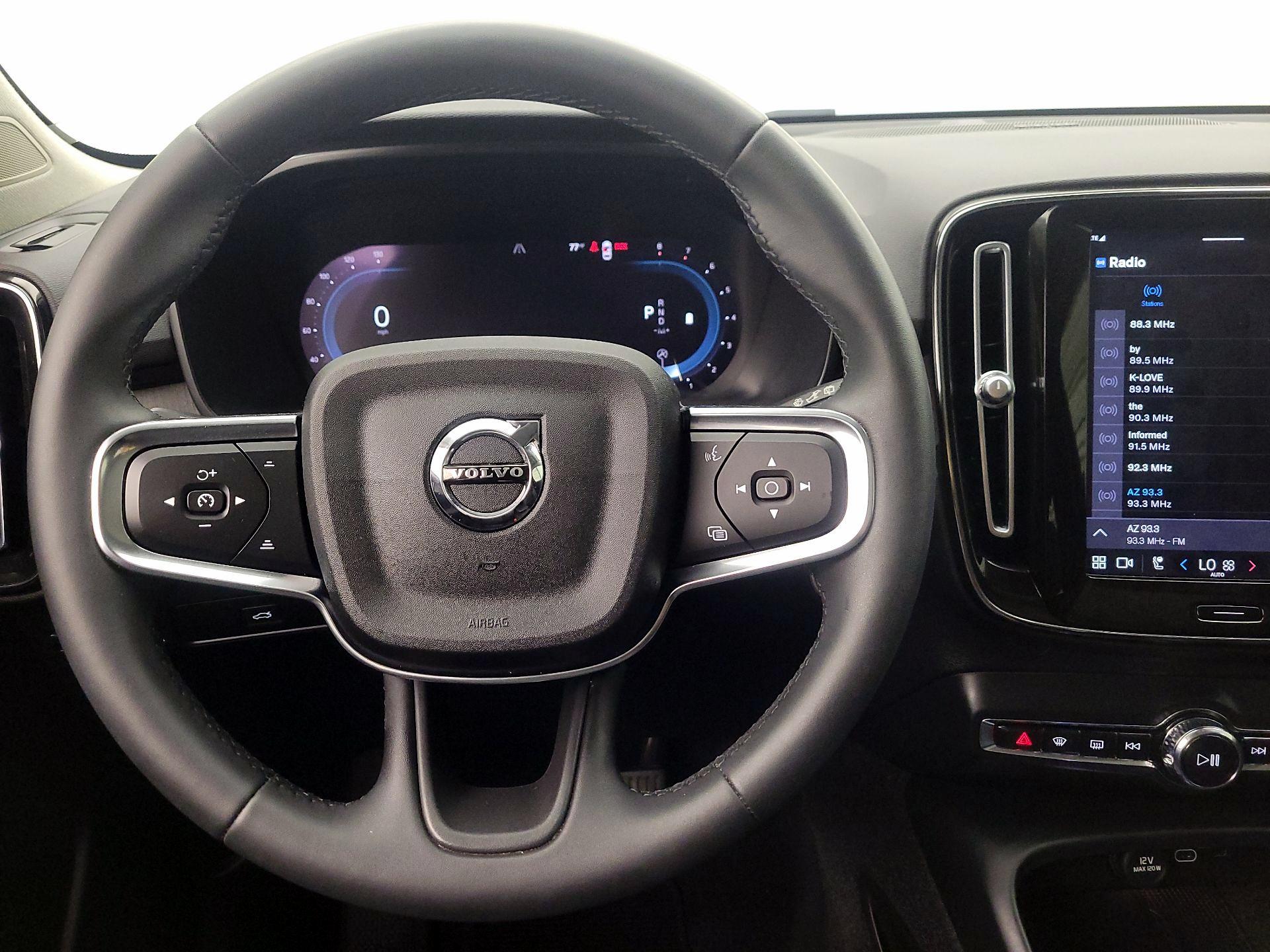 Thumbnail: 2023 Volvo XC40 - 10