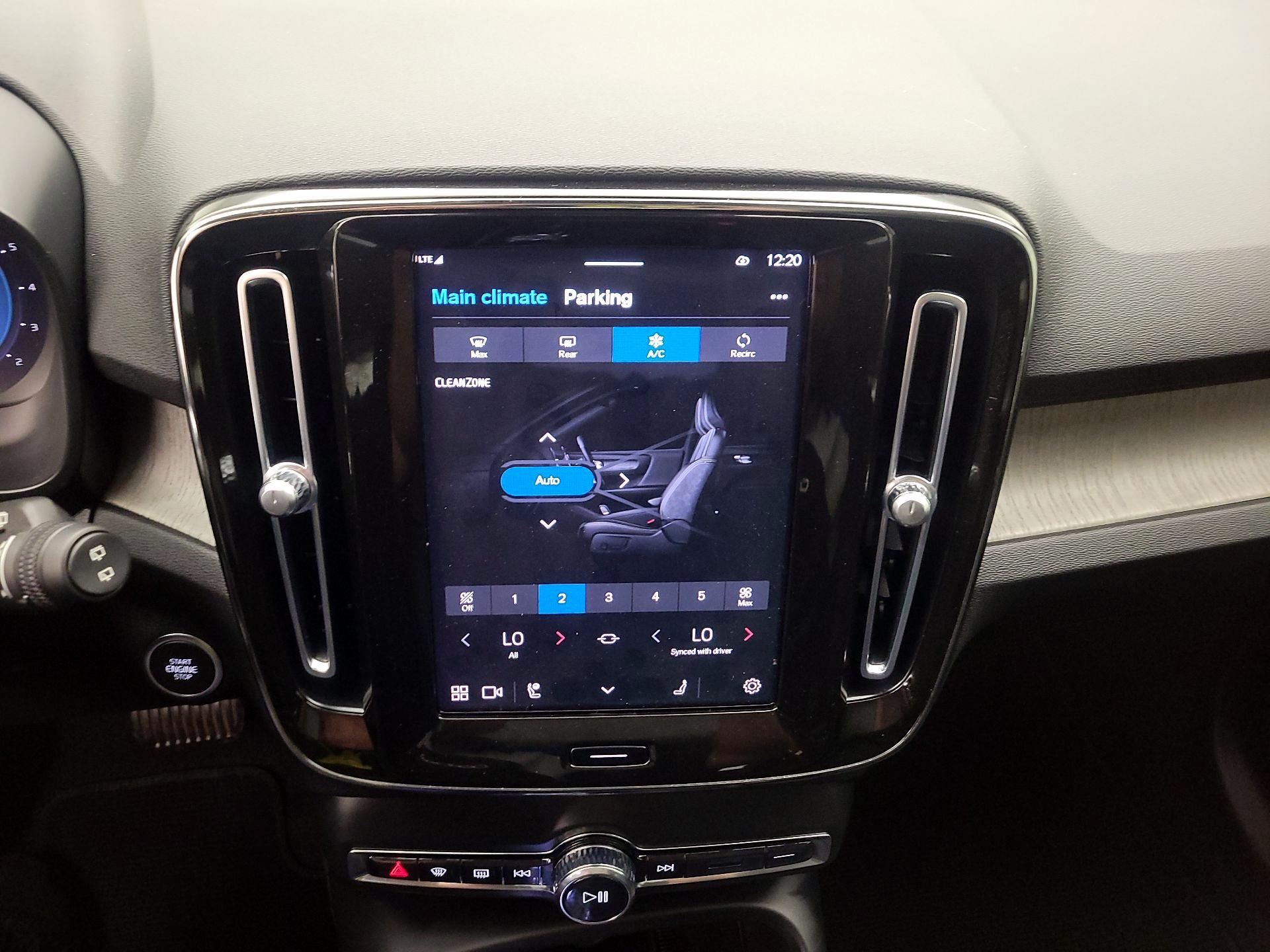 Thumbnail: 2023 Volvo XC40 - 16