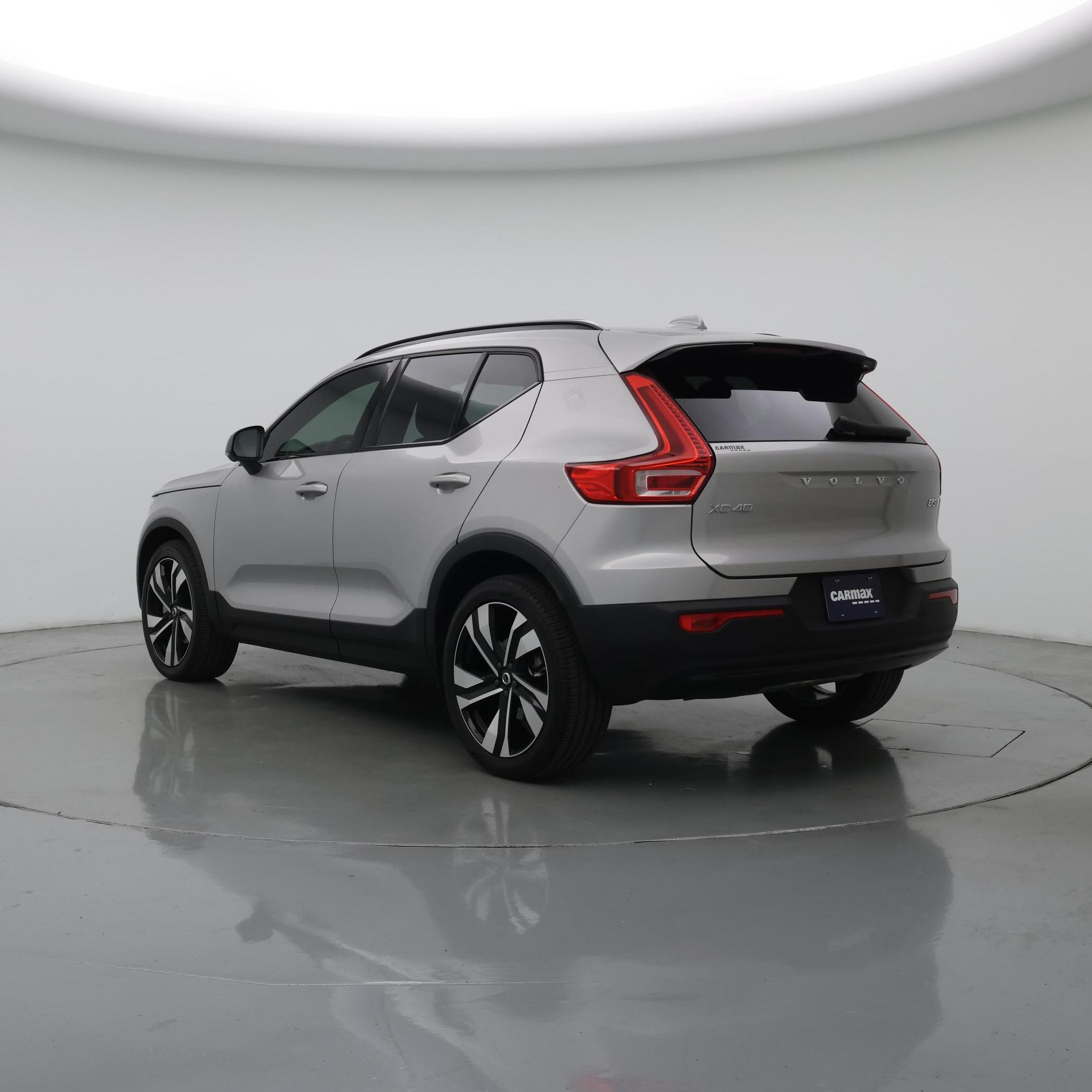 Thumbnail: 2023 Volvo XC40 - 2