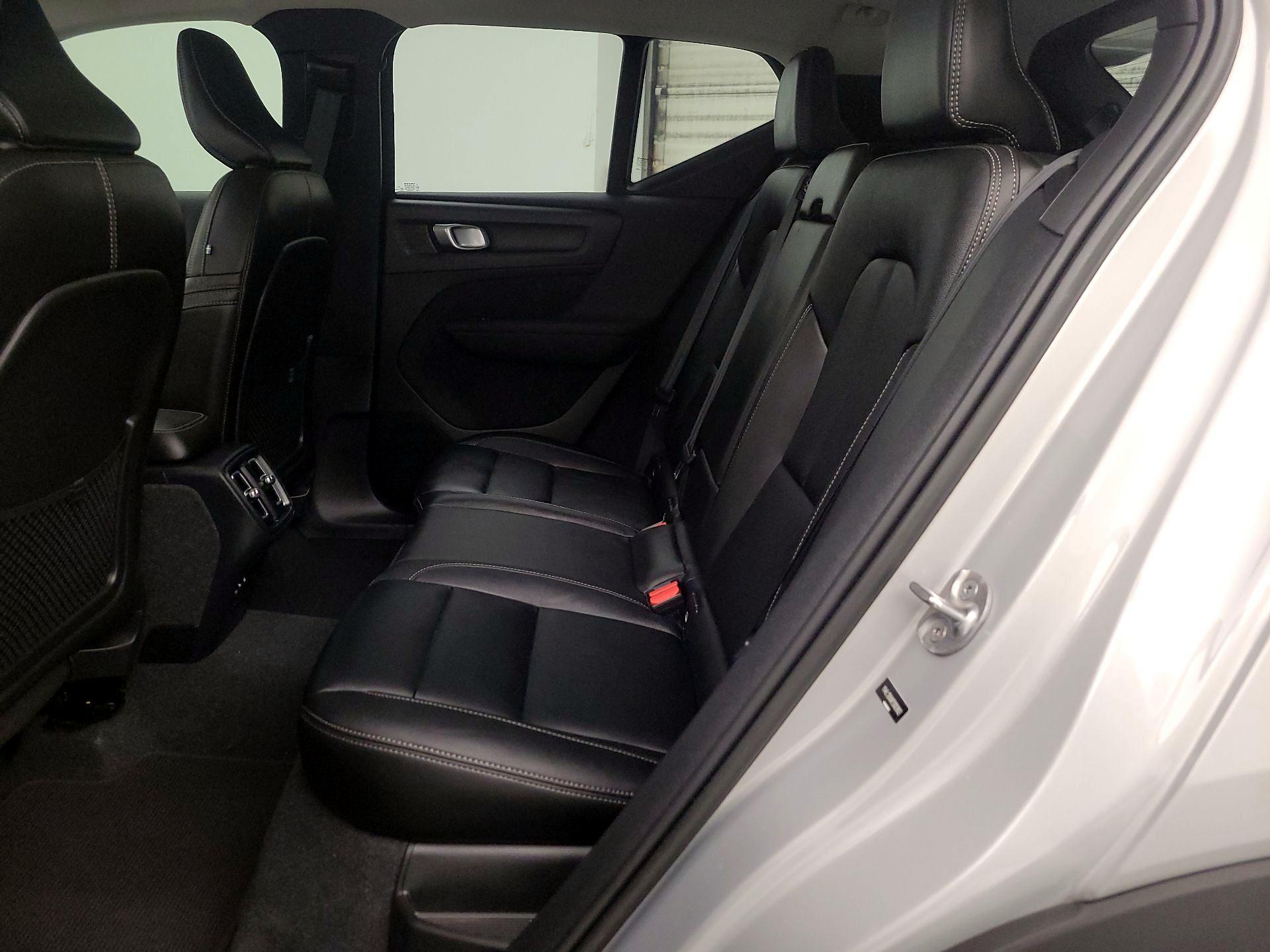 Thumbnail: 2023 Volvo XC40 - 20