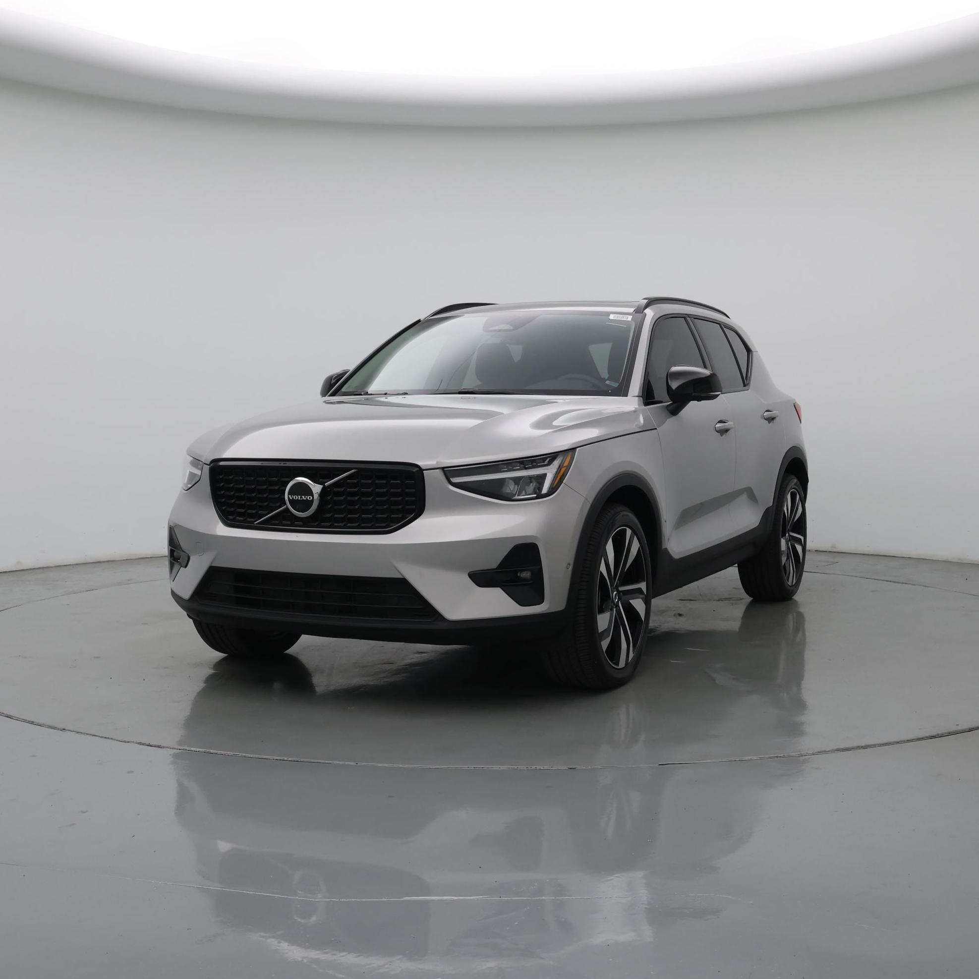 Thumbnail: 2023 Volvo XC40 - 4