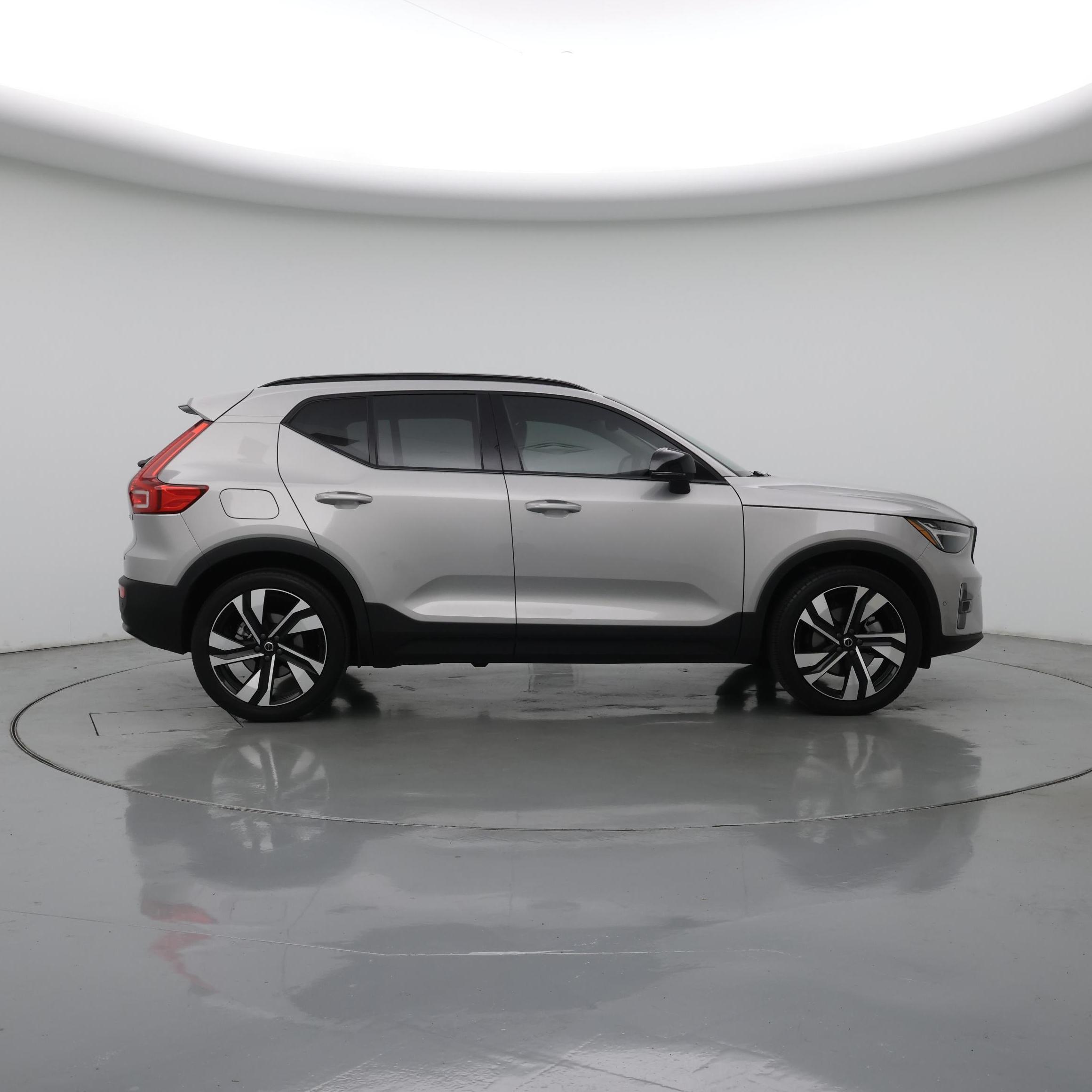 Thumbnail: 2023 Volvo XC40 - 7