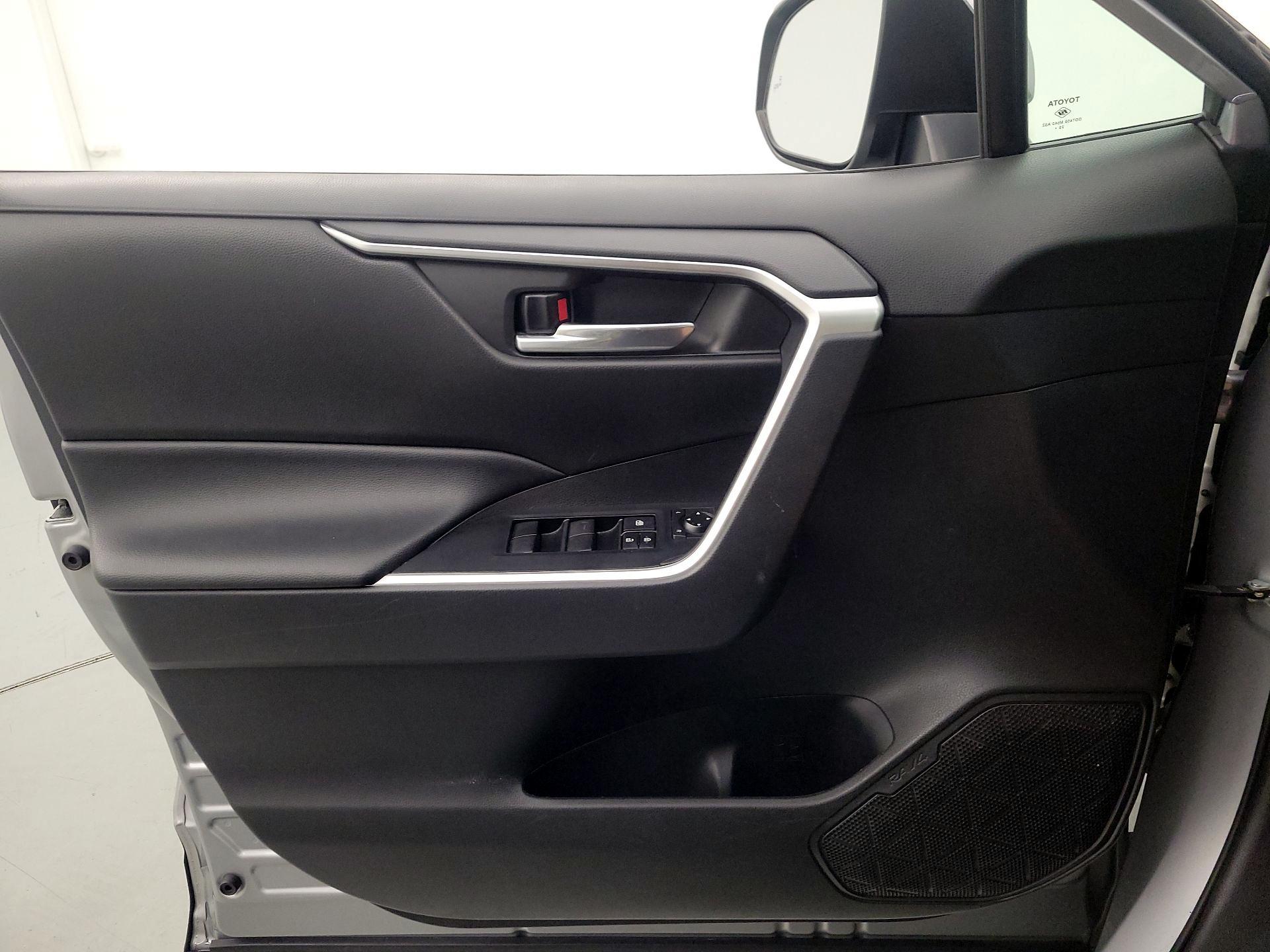 Thumbnail: 2021 Toyota RAV4 - 12