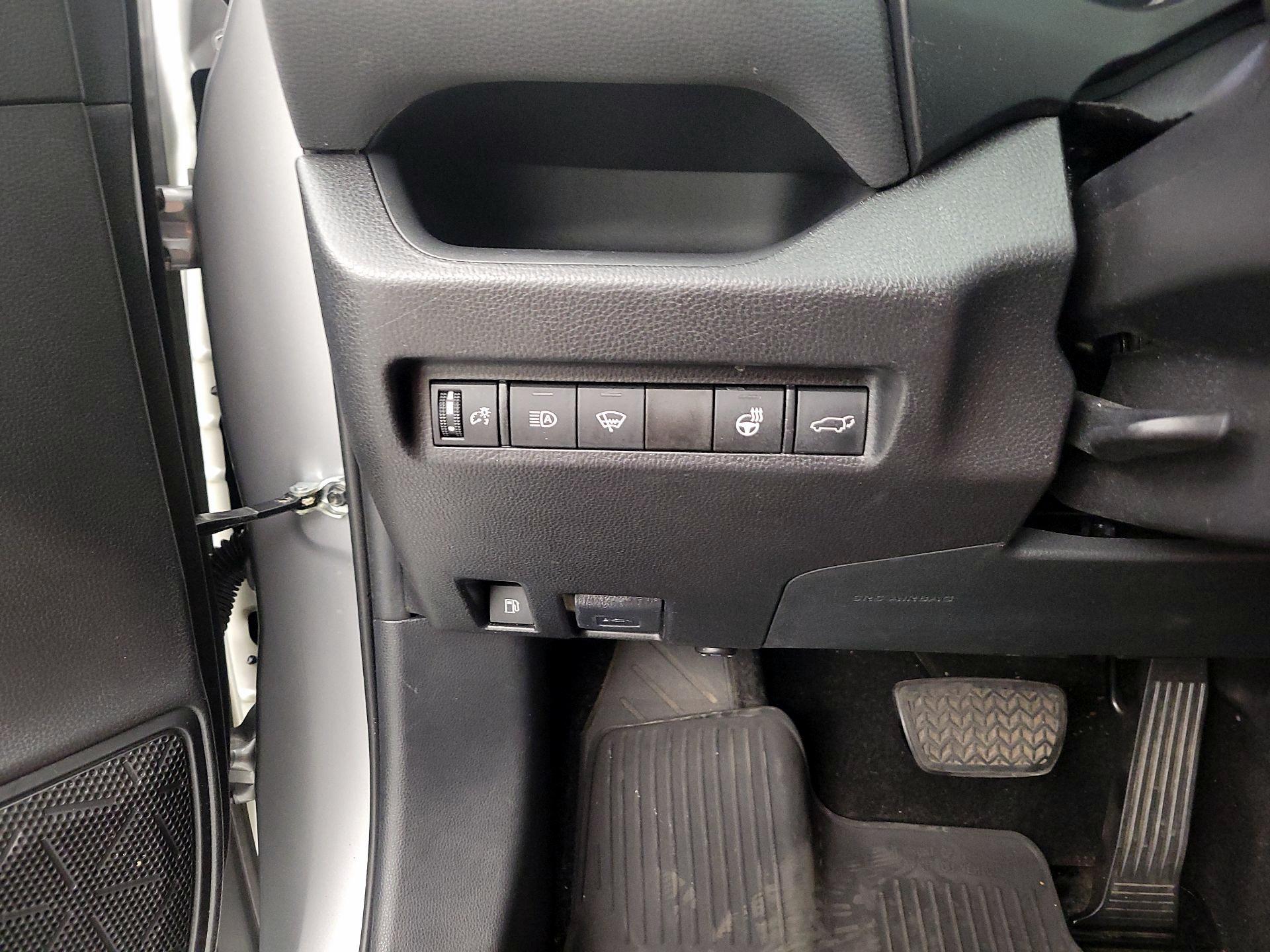 Thumbnail: 2021 Toyota RAV4 - 13