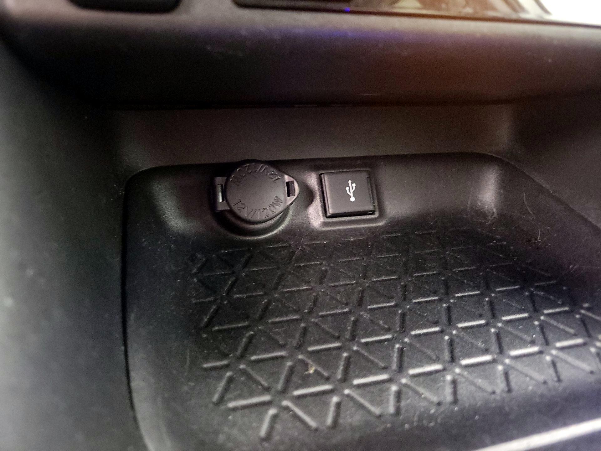 Thumbnail: 2021 Toyota RAV4 - 18