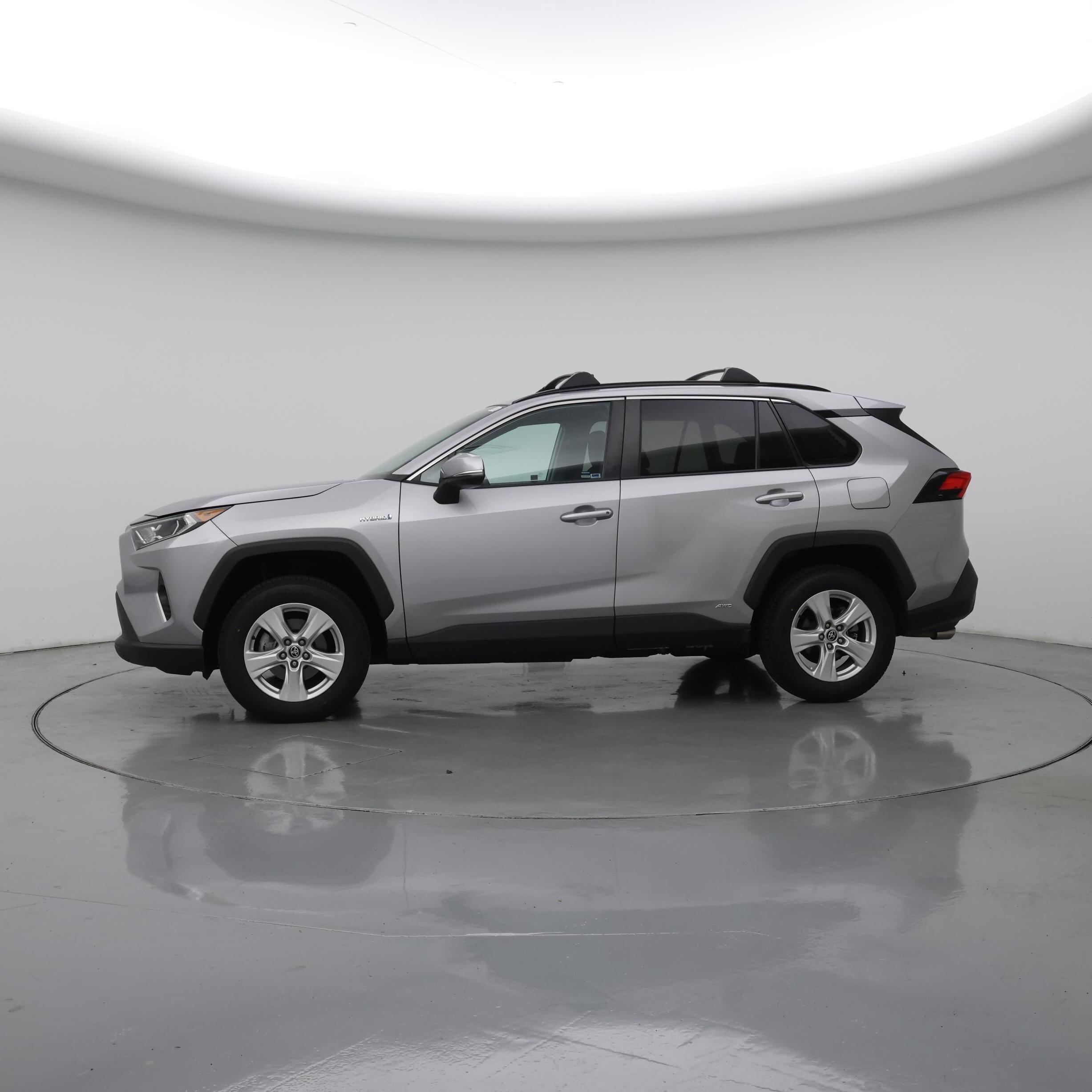 Thumbnail: 2021 Toyota RAV4 - 3
