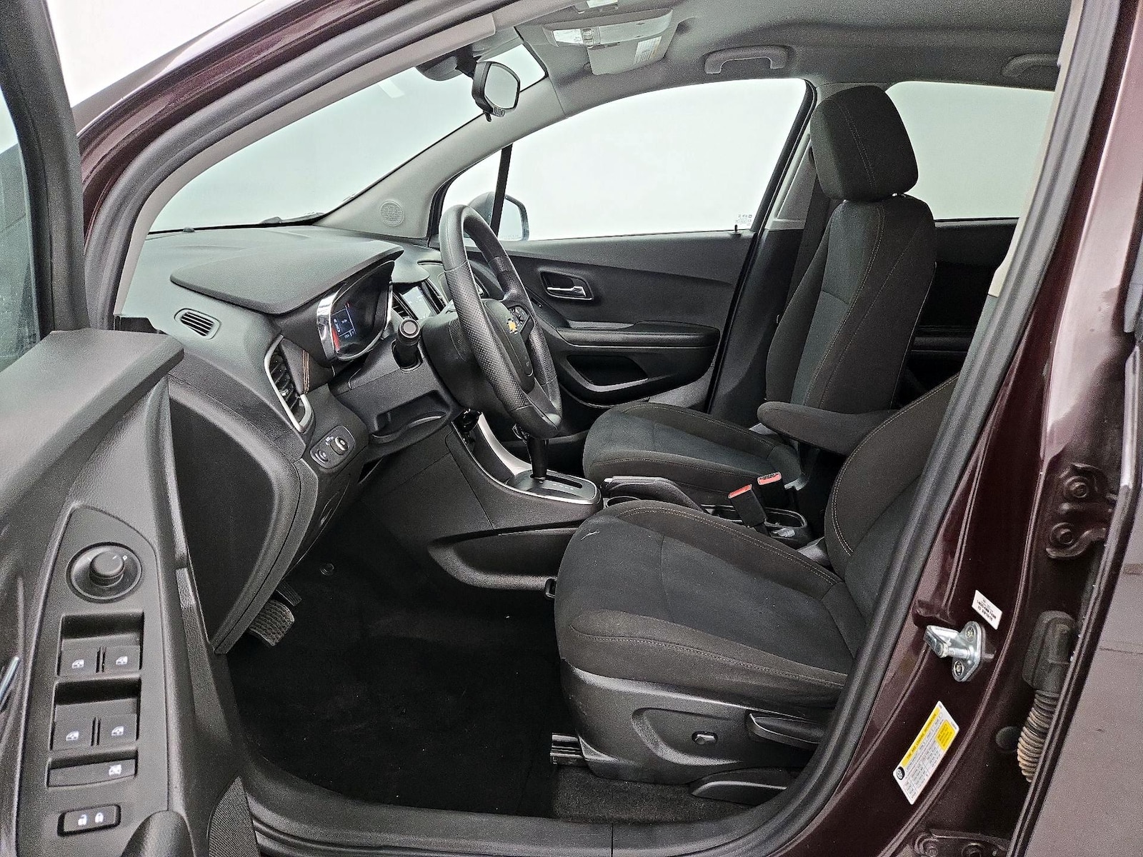 2021 Chevrolet Trax LS - Photo 12