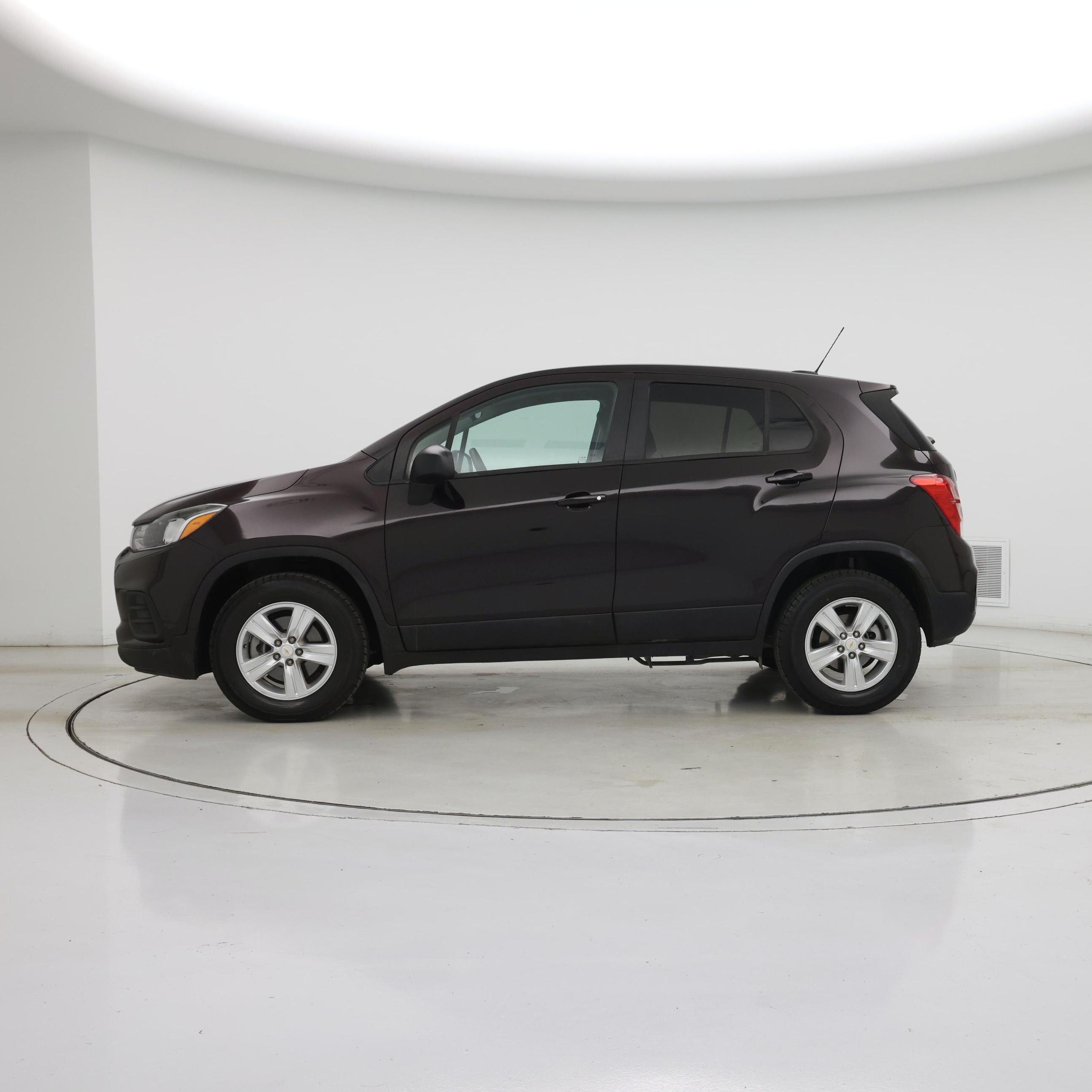 Thumbnail: 2021 Chevrolet Trax - 3