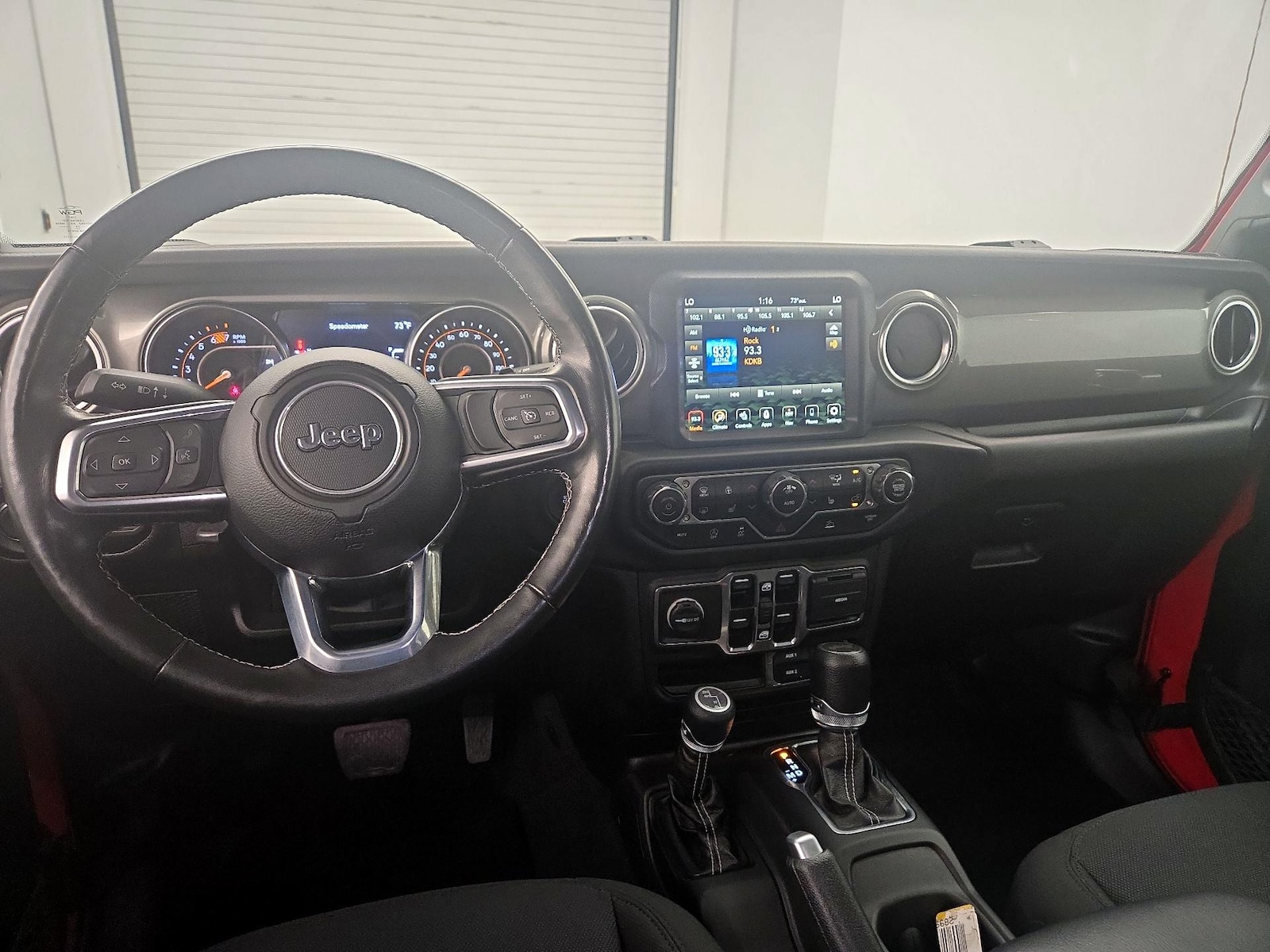 2023 Jeep Wrangler 4-Door Sahara - Photo 10