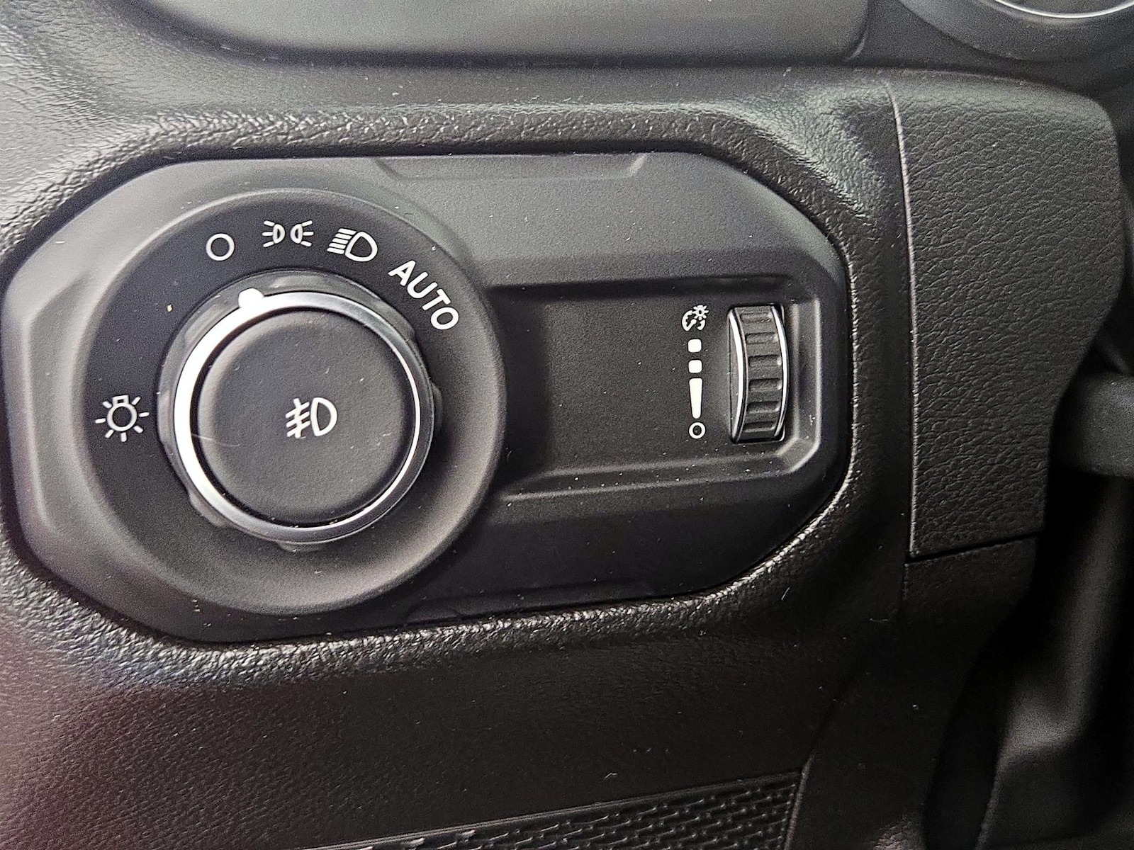 2023 Jeep Wrangler 4-Door Sahara - Photo 14