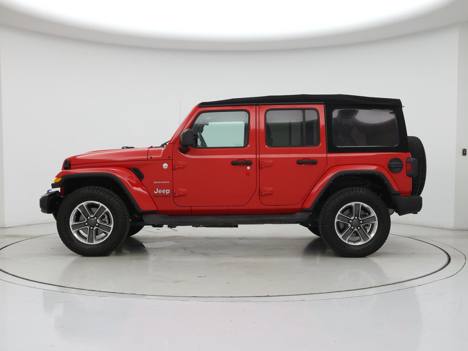 2023 Jeep Wrangler 4-Door Sahara - Photo 4