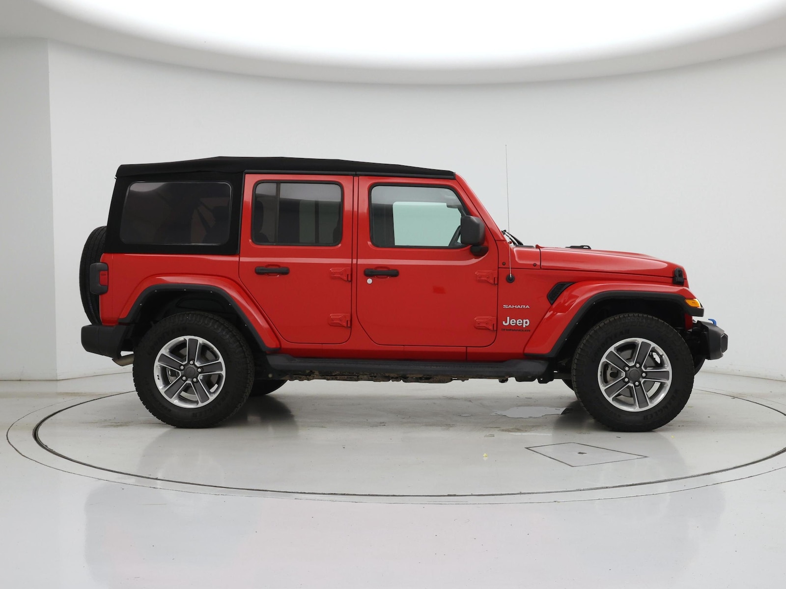 2023 Jeep Wrangler 4-Door Sahara - Photo 8