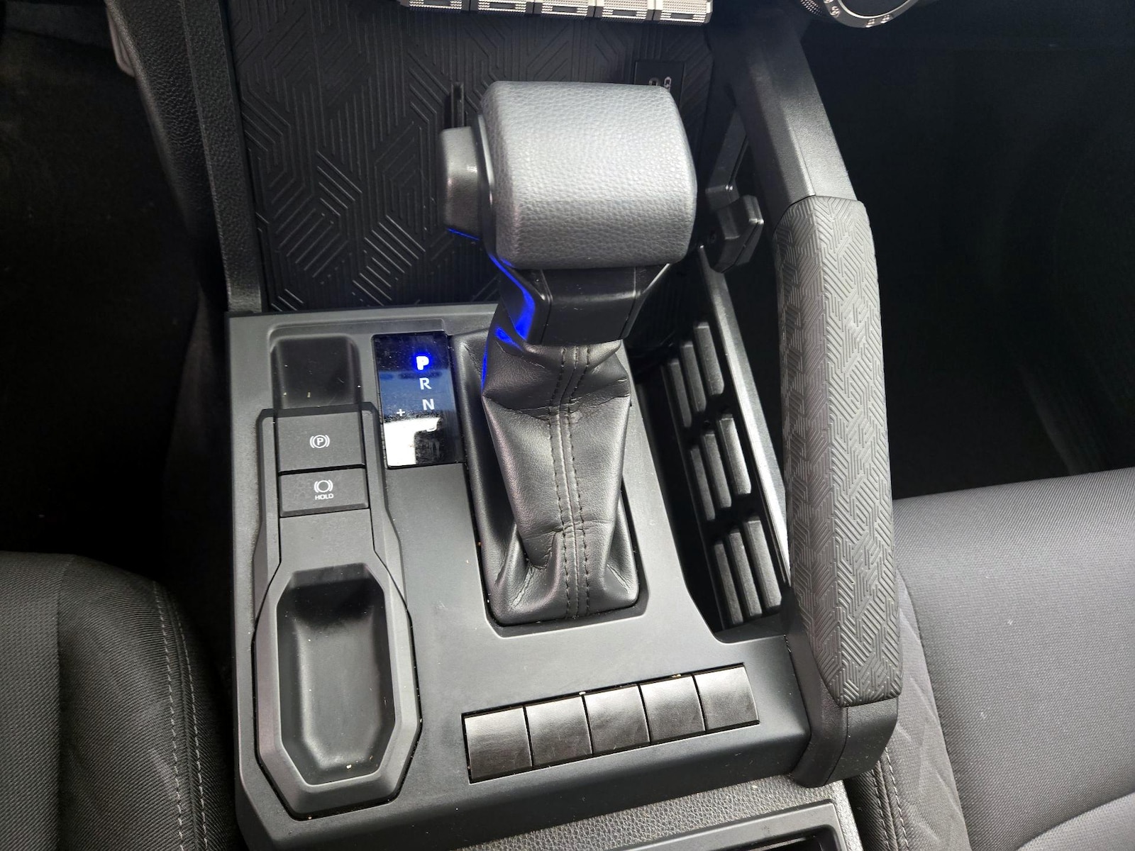 2025 Toyota Tacoma SR - Photo 18
