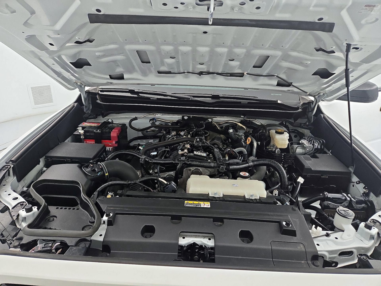 2025 Toyota Tacoma SR - Photo 22