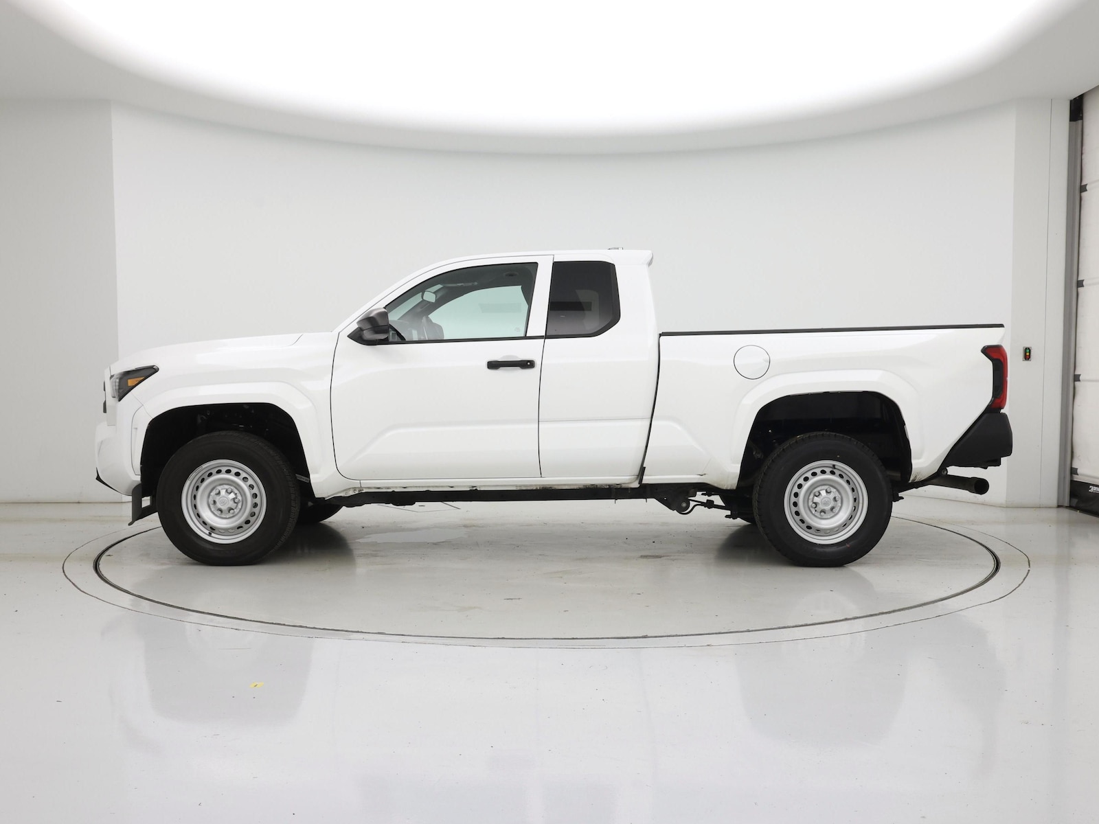 2025 Toyota Tacoma SR - Photo 4