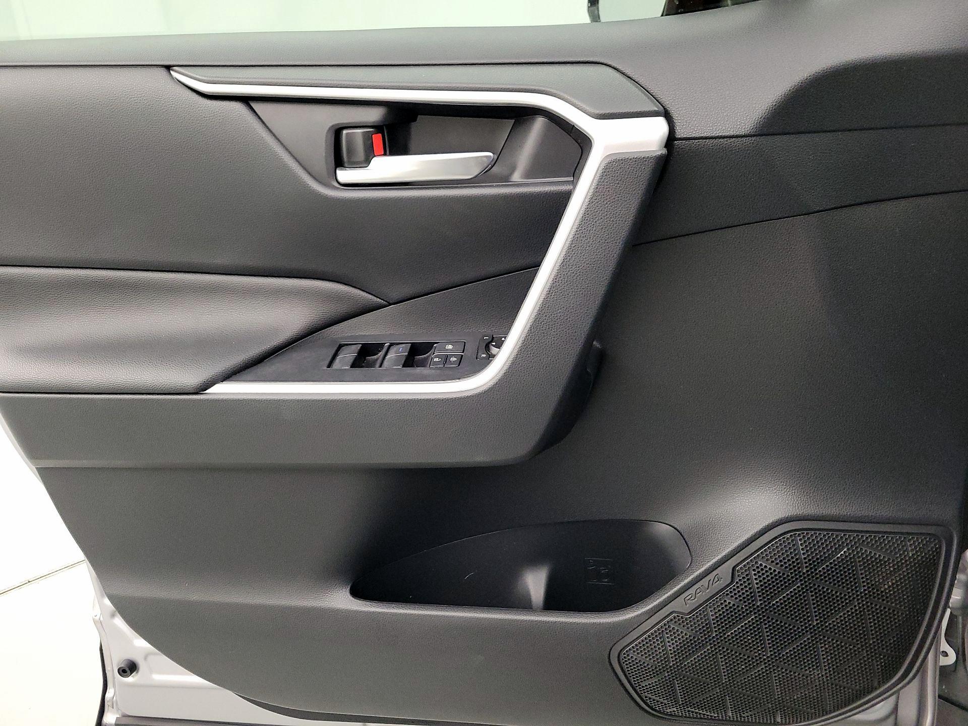 Thumbnail: 2021 Toyota RAV4 - 12