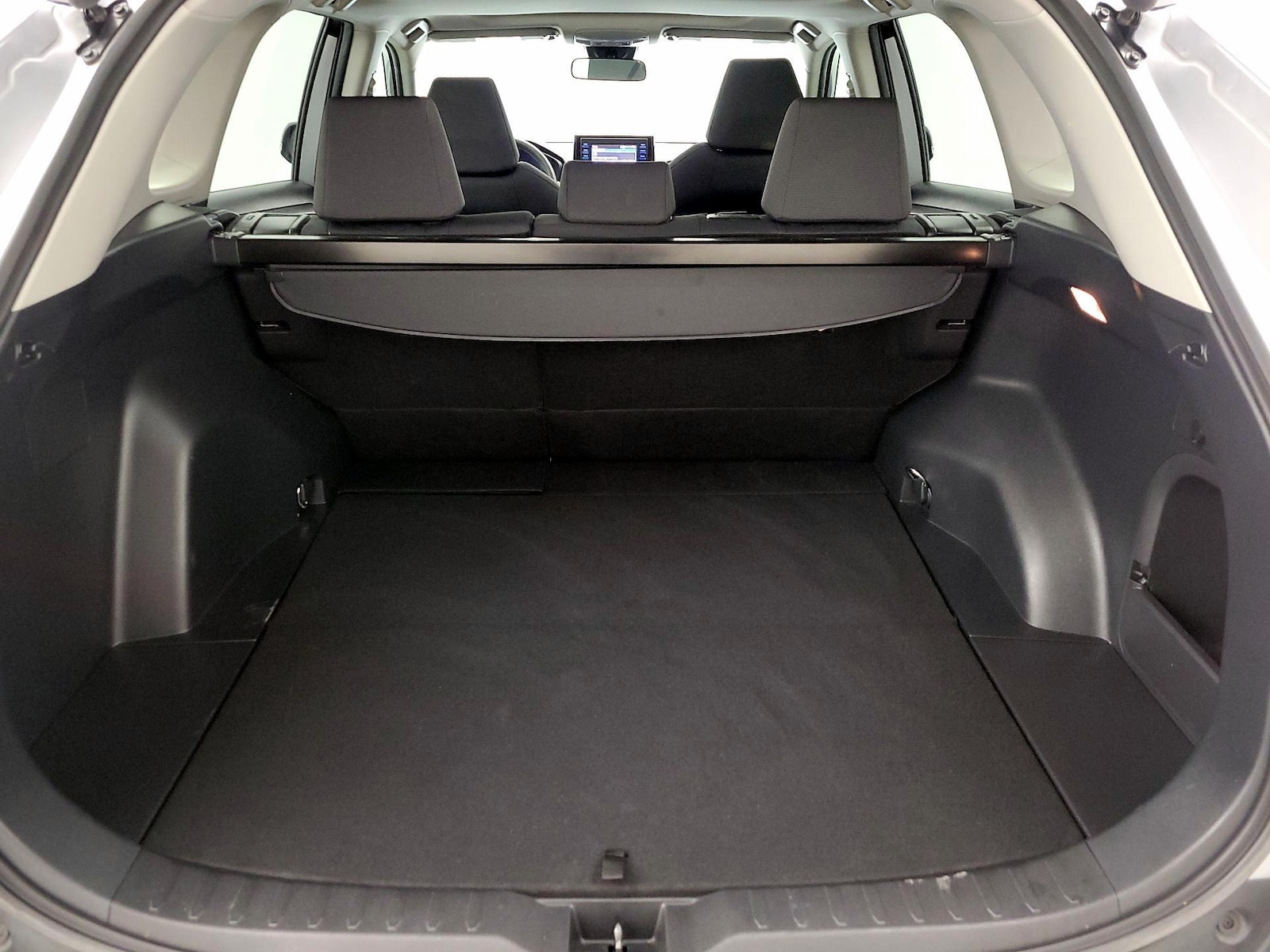 2021 Toyota RAV4 XLE - Photo 22