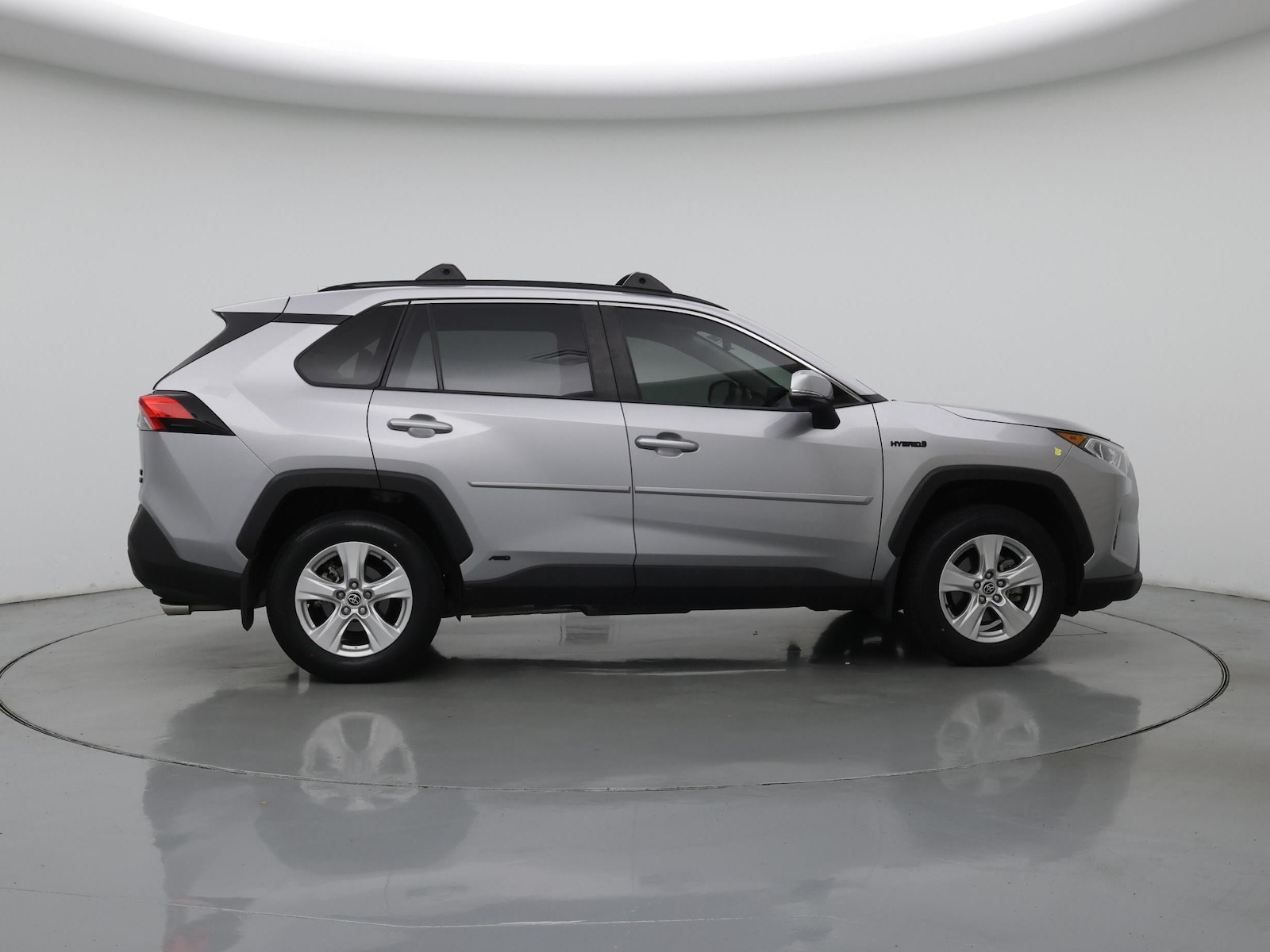 2021 Toyota RAV4 XLE - Photo 8