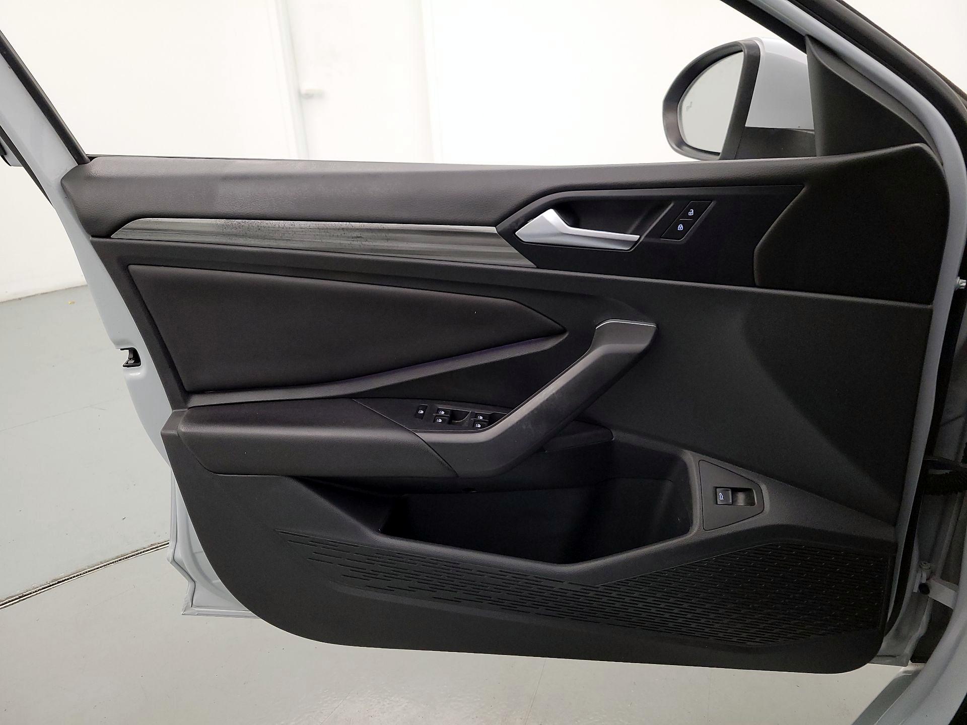 Thumbnail: 2019 Volkswagen Jetta - 12