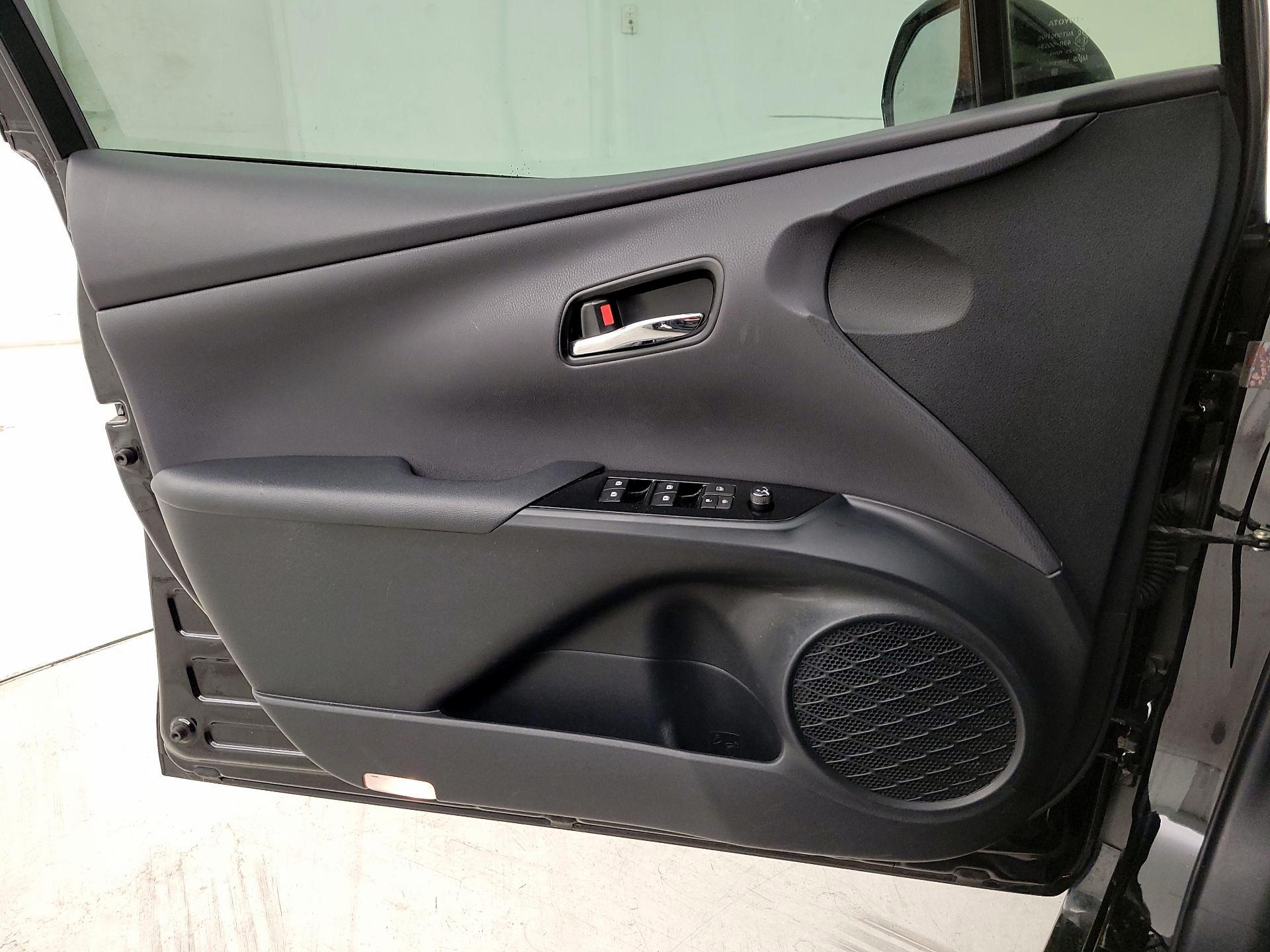 Thumbnail: 2017 Toyota Prius - 12
