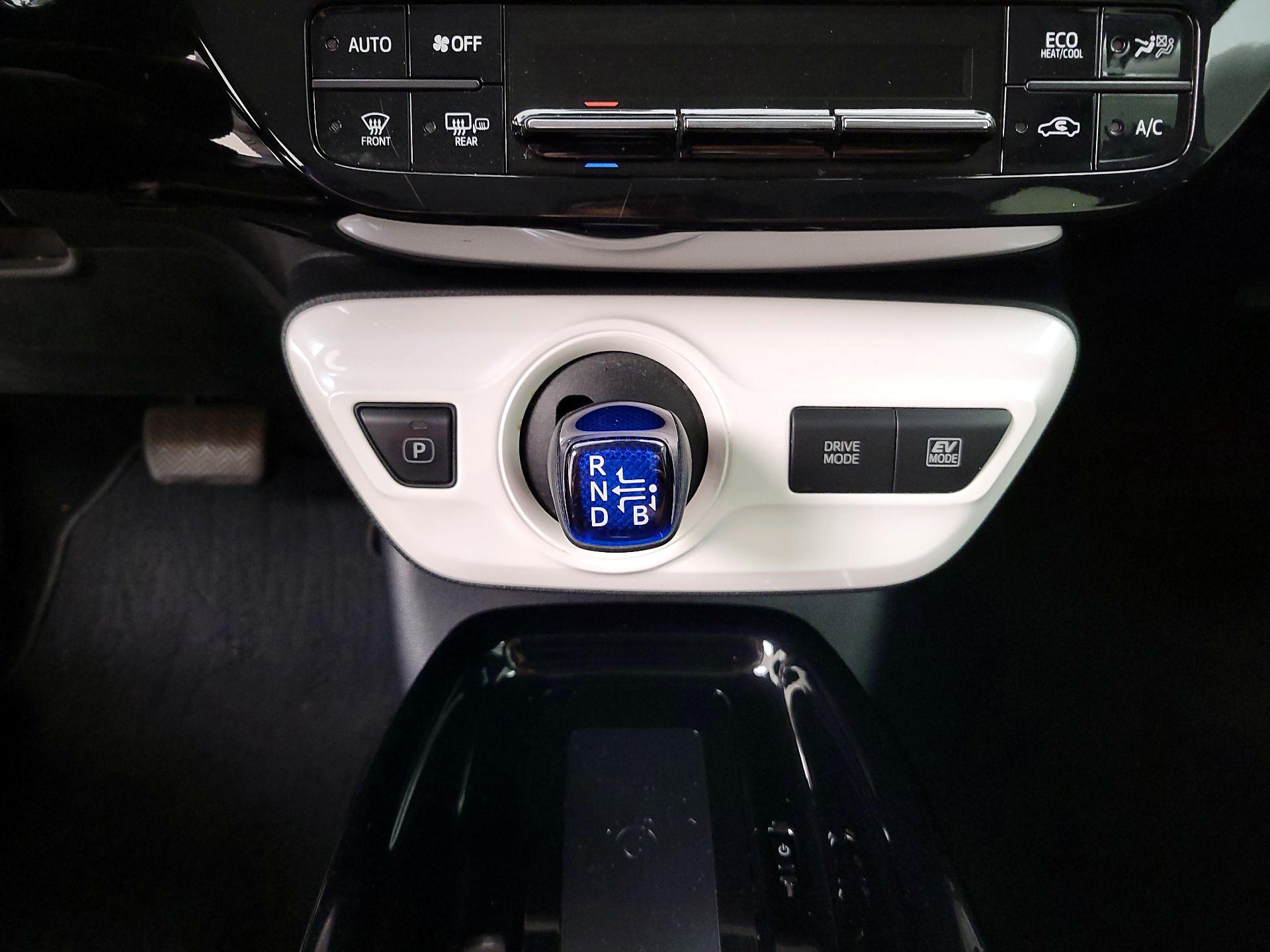 Thumbnail: 2017 Toyota Prius - 18