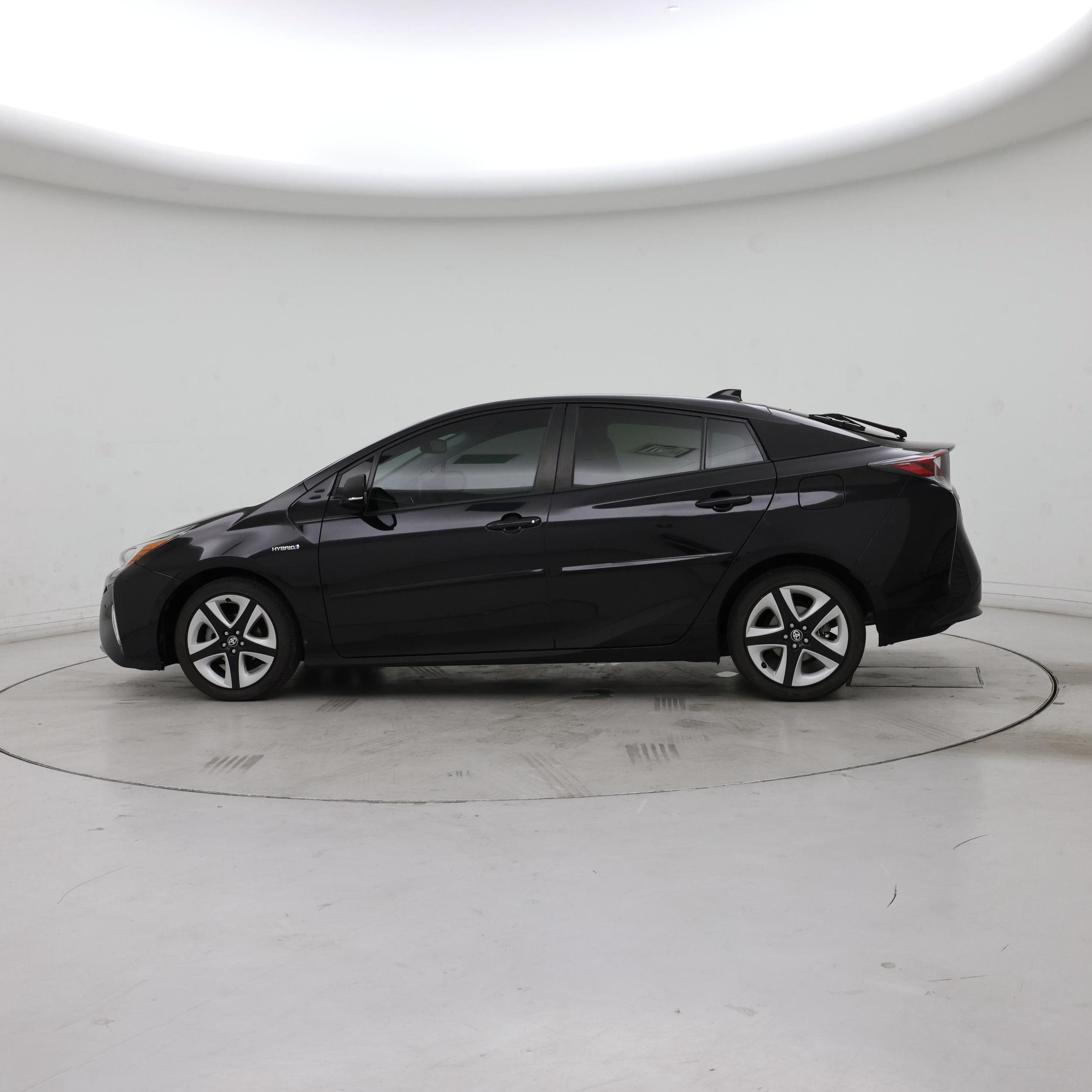 Thumbnail: 2017 Toyota Prius - 3