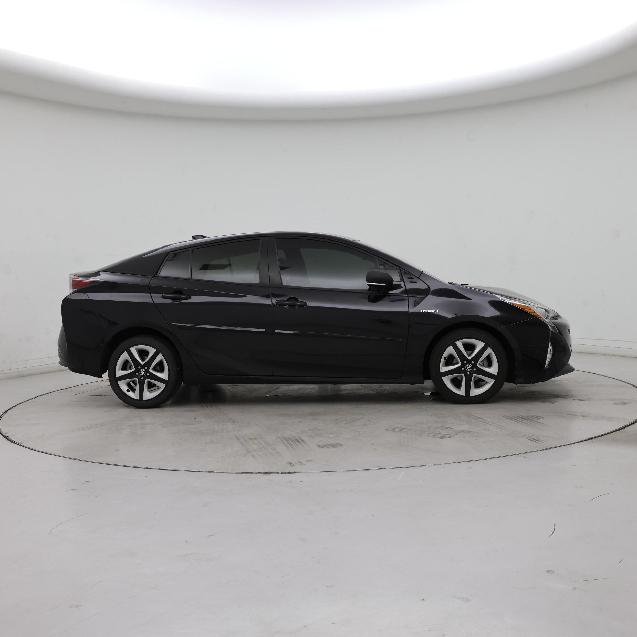 Thumbnail: 2017 Toyota Prius - 7