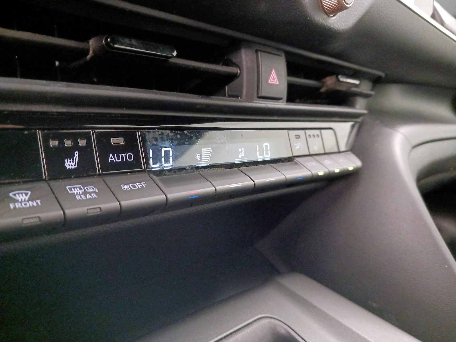 2023 Toyota Crown XLE - Photo 17