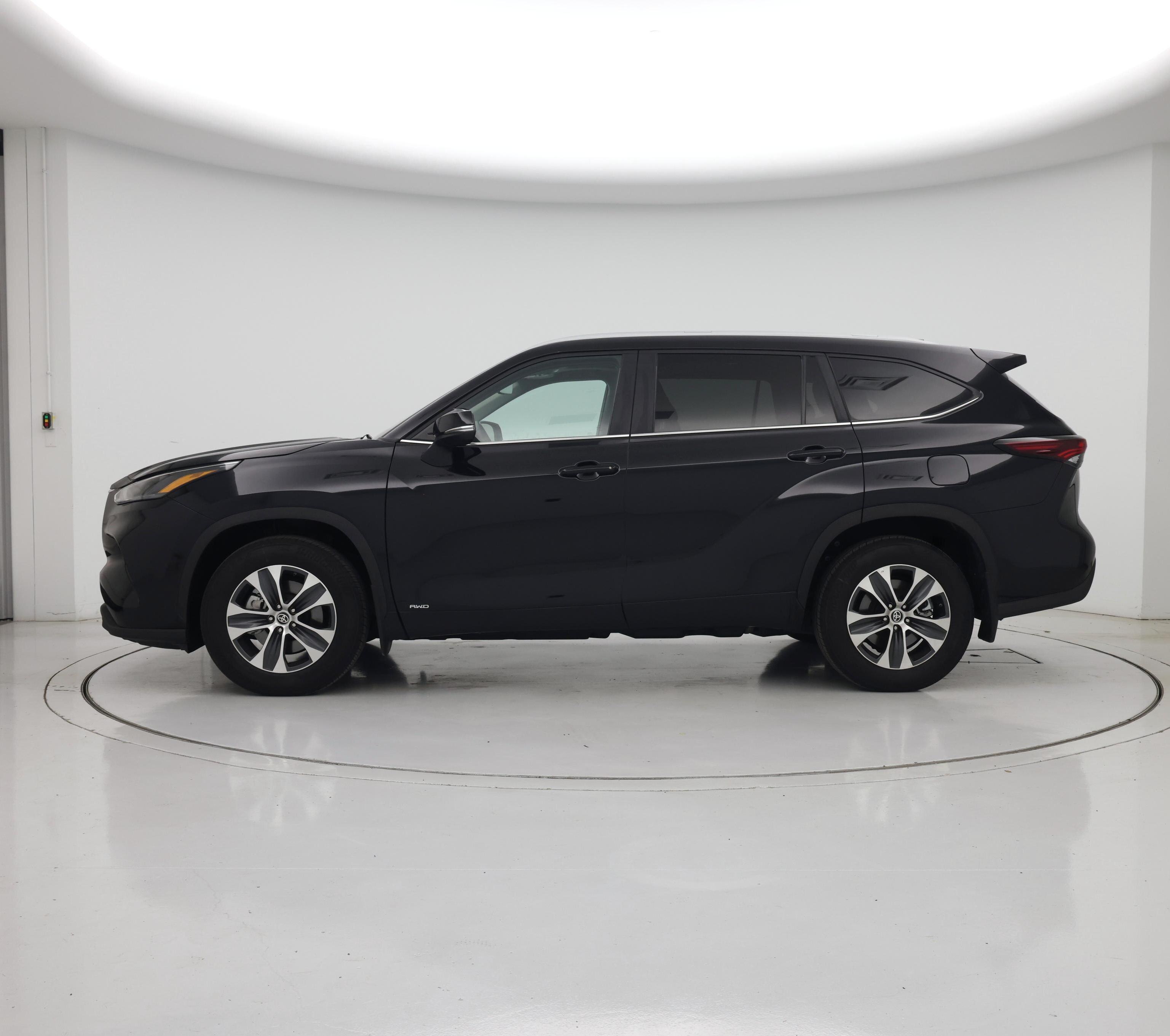 Thumbnail: 2024 Toyota Highlander - 3