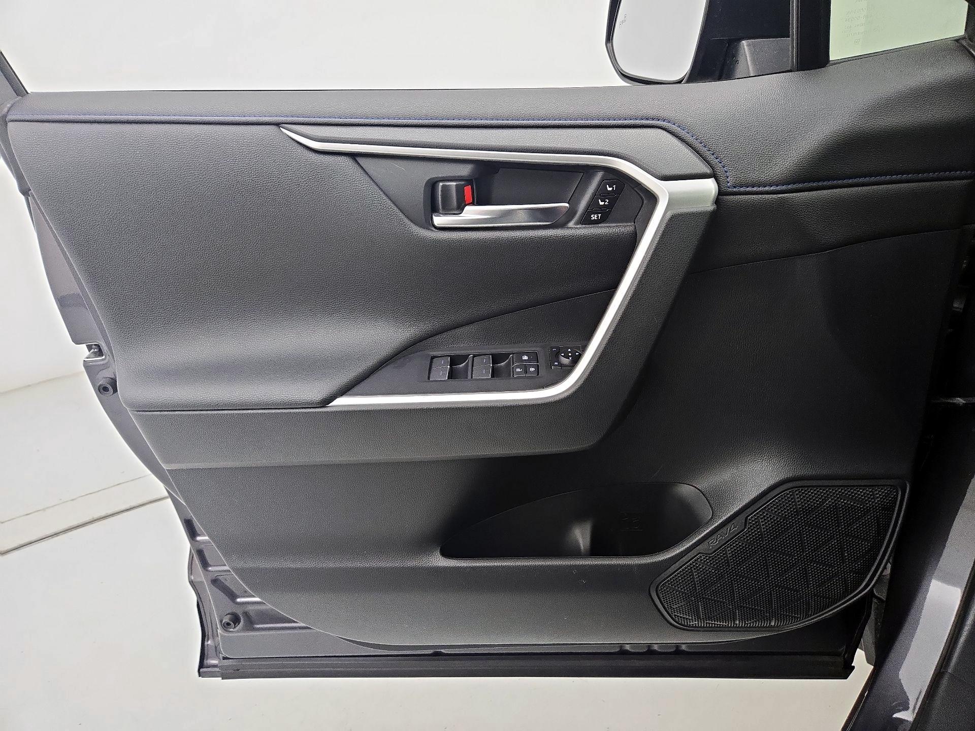 Thumbnail: 2022 Toyota RAV4 - 12