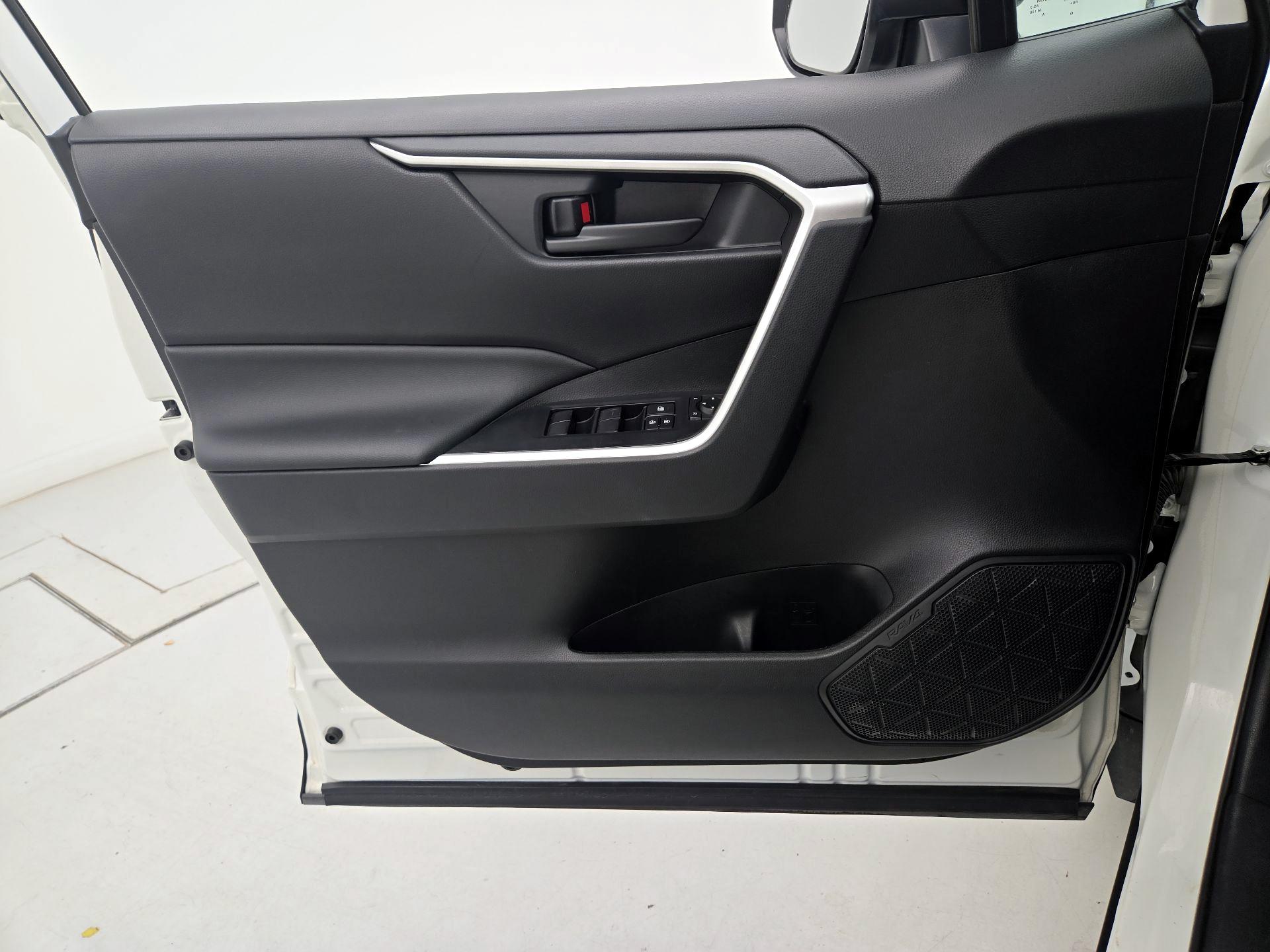 Thumbnail: 2021 Toyota RAV4 - 12
