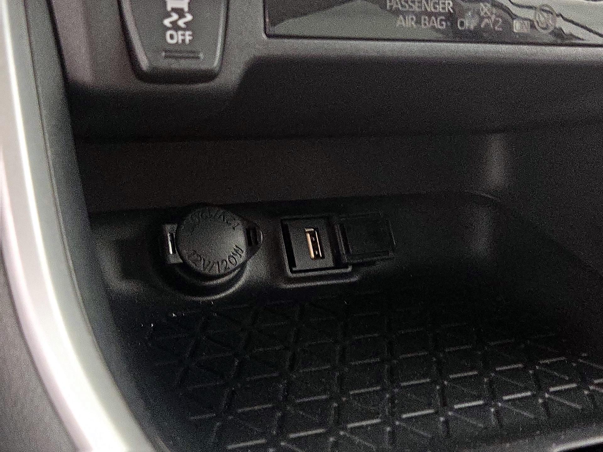 Thumbnail: 2021 Toyota RAV4 - 18