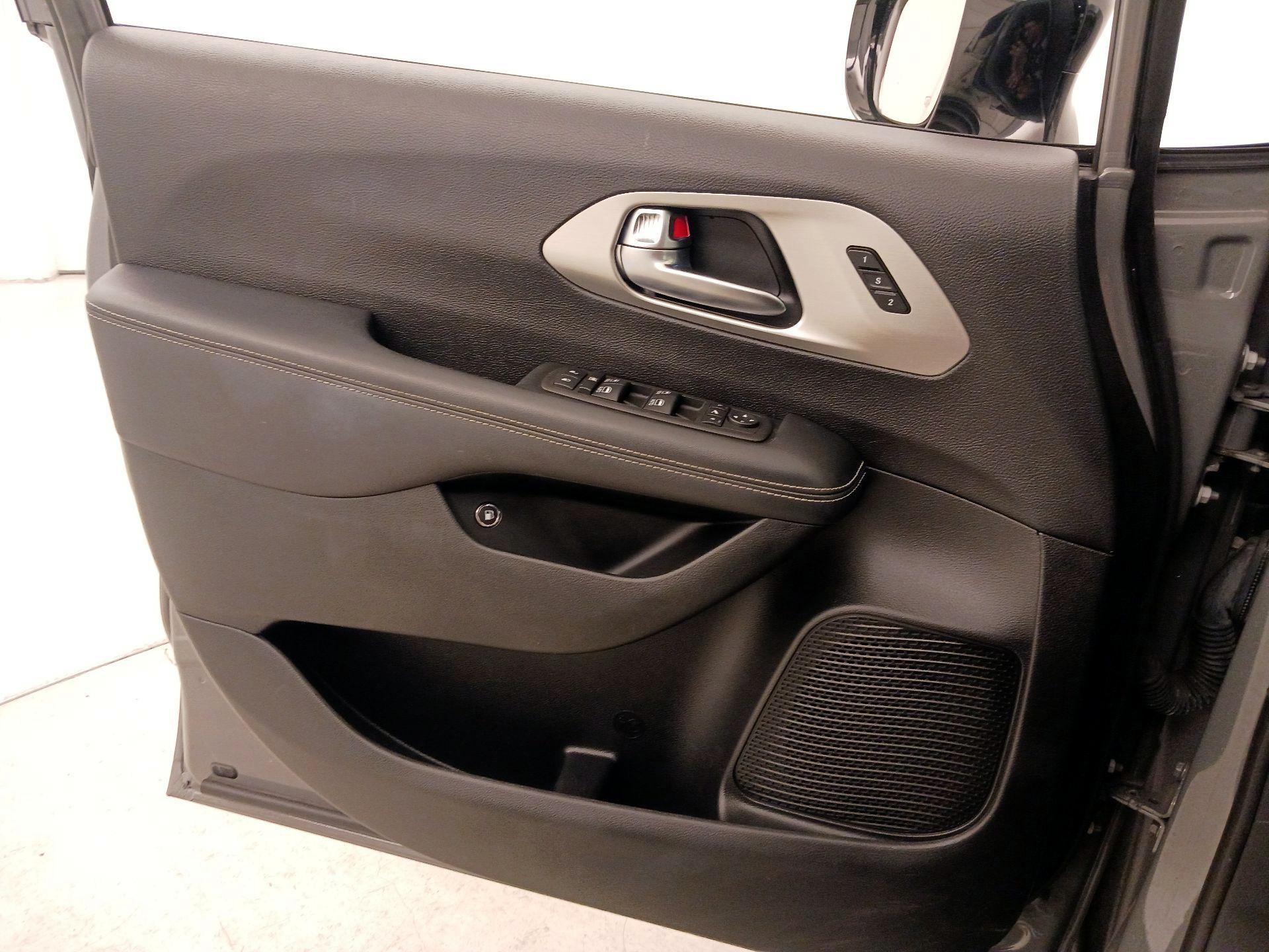 Thumbnail: 2023 Chrysler Pacifica - 12