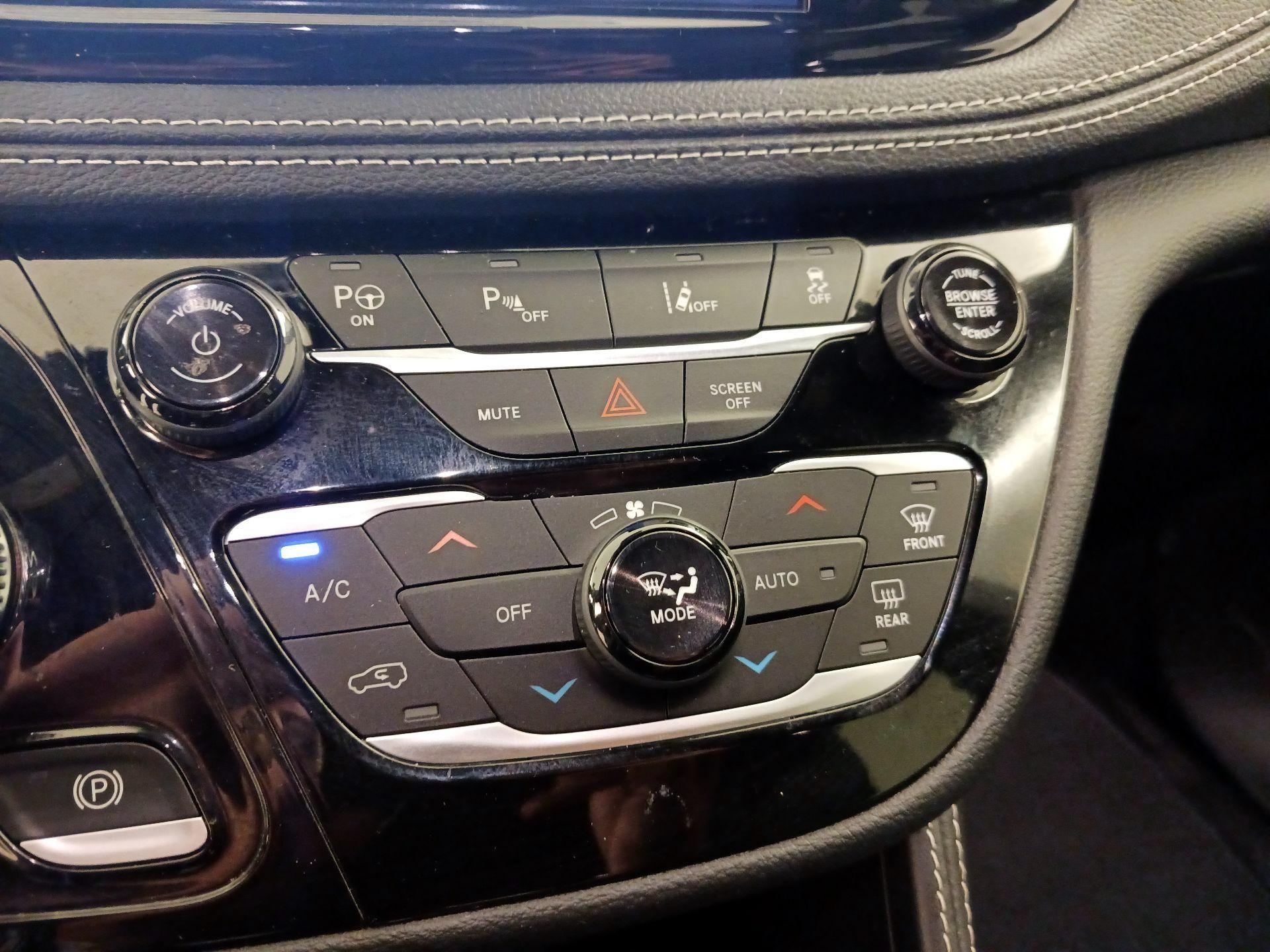 Thumbnail: 2023 Chrysler Pacifica - 17