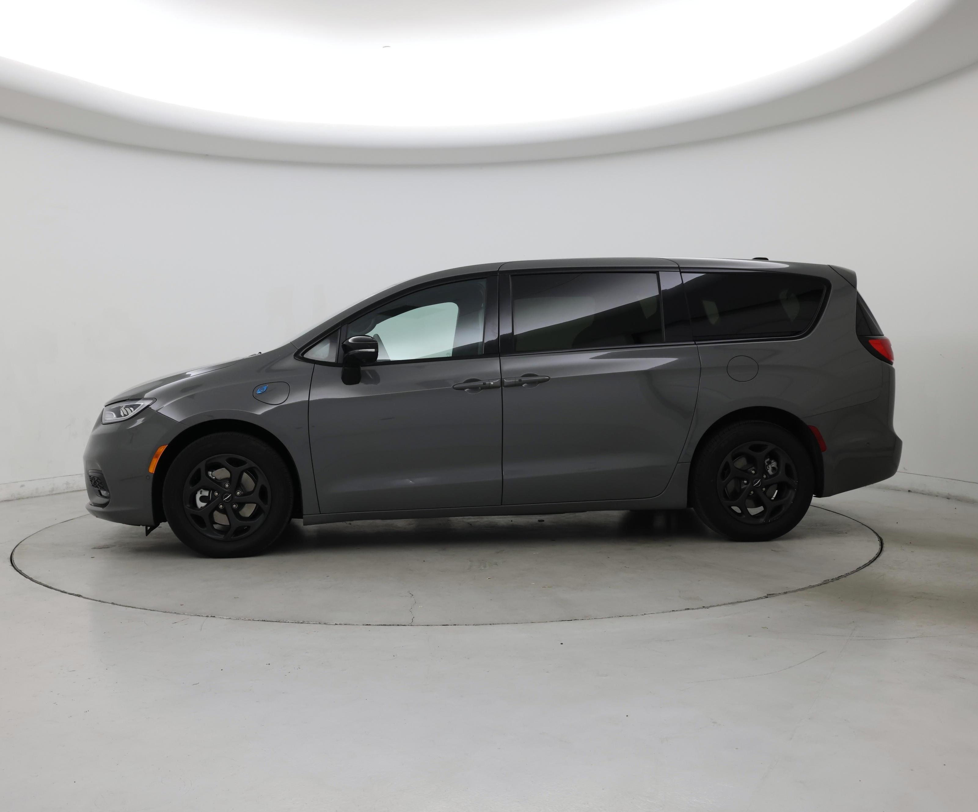 Thumbnail: 2023 Chrysler Pacifica - 3