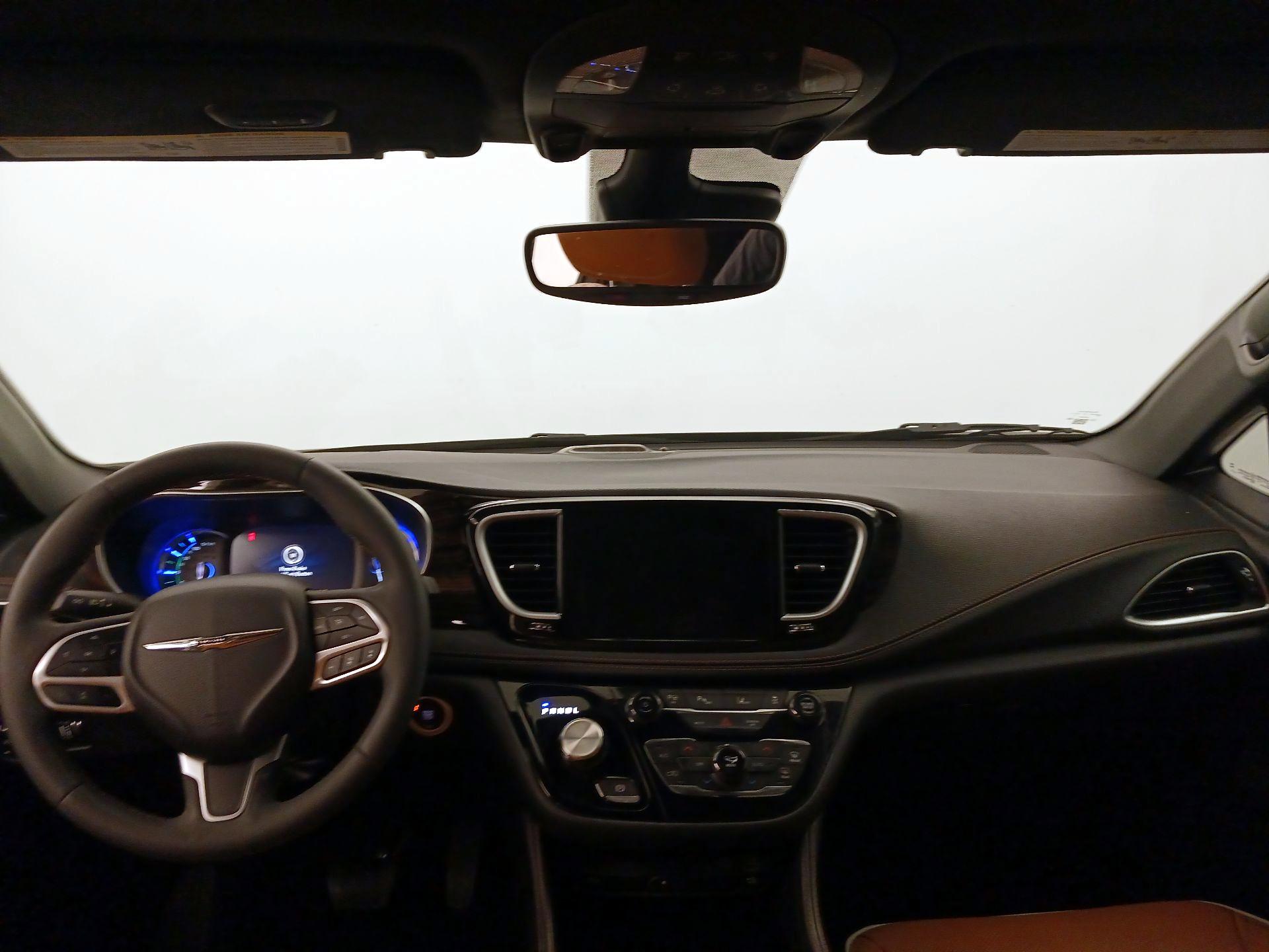 Thumbnail: 2023 Chrysler Pacifica - 9