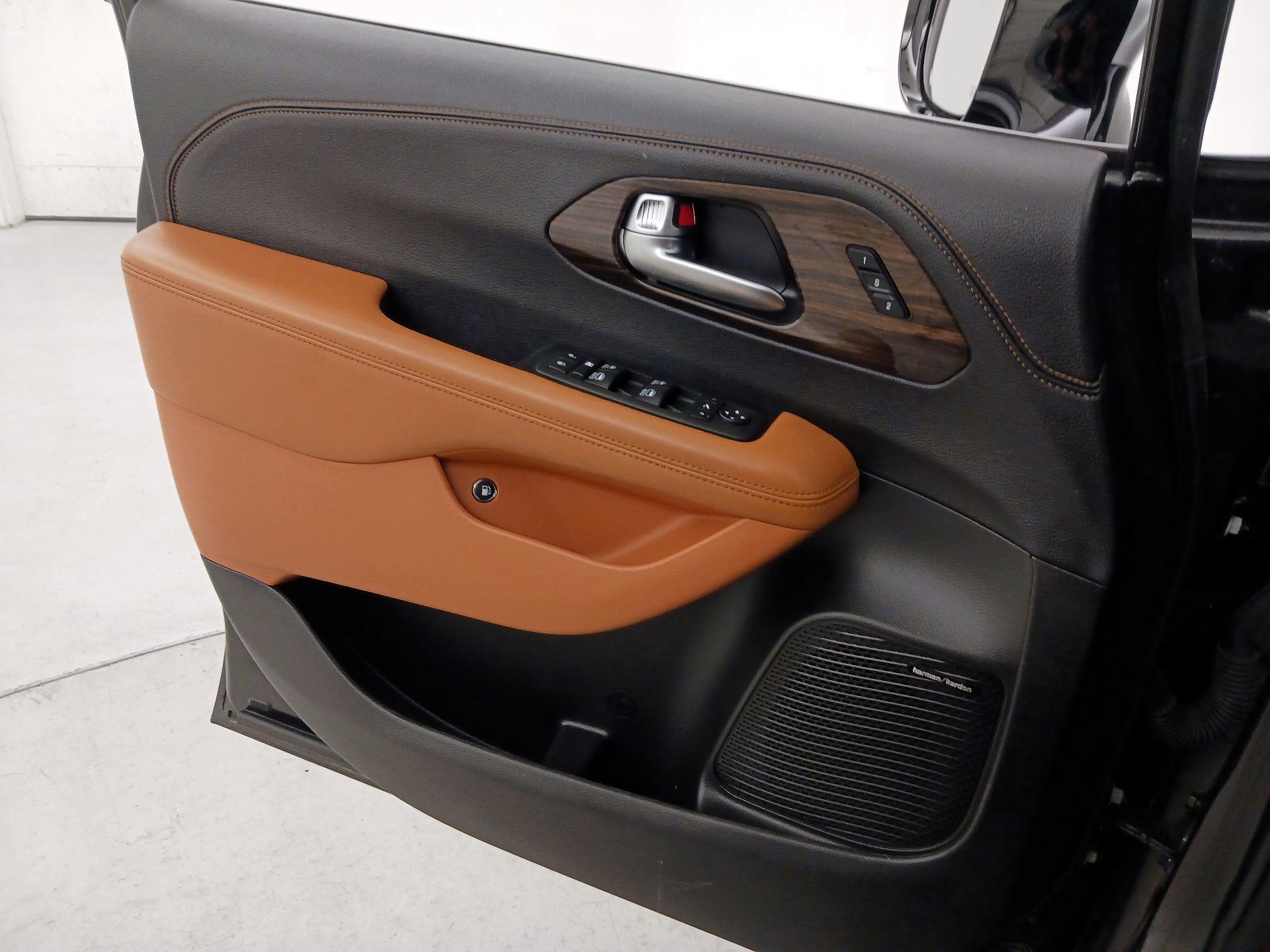 Thumbnail: 2023 Chrysler Pacifica - 12