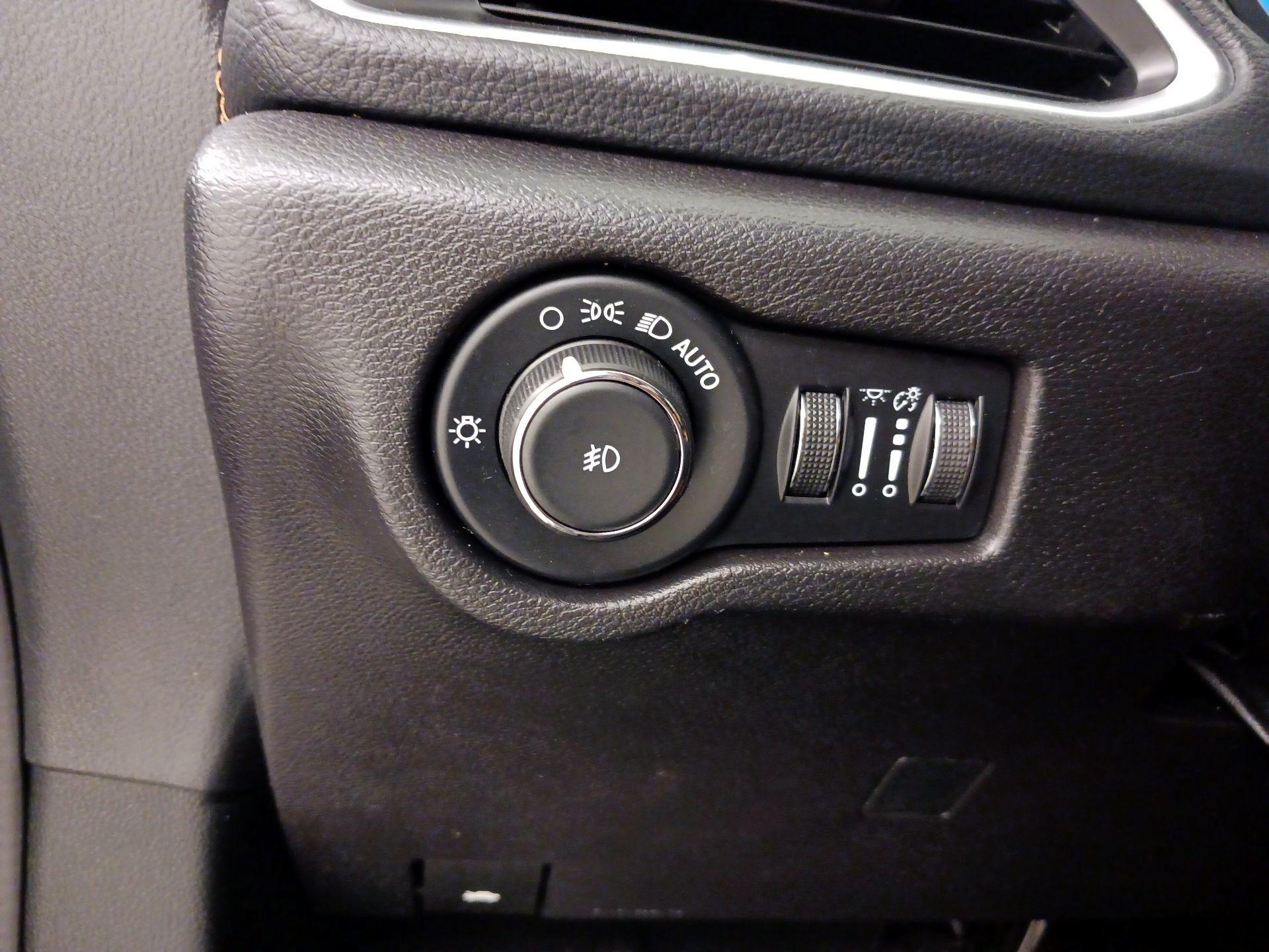 Thumbnail: 2023 Chrysler Pacifica - 13